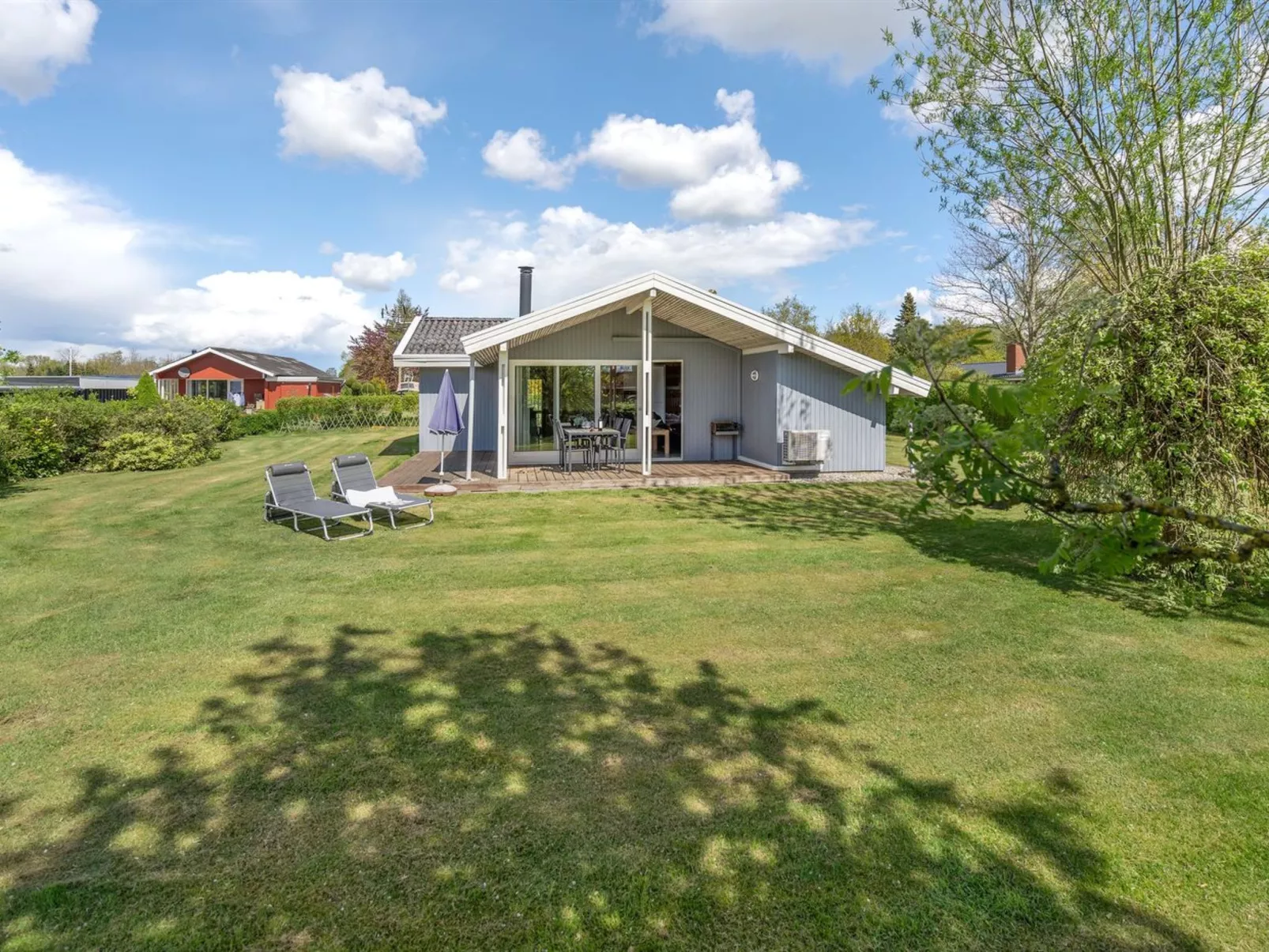 "Denahi" - 400m to the fjord-Buiten