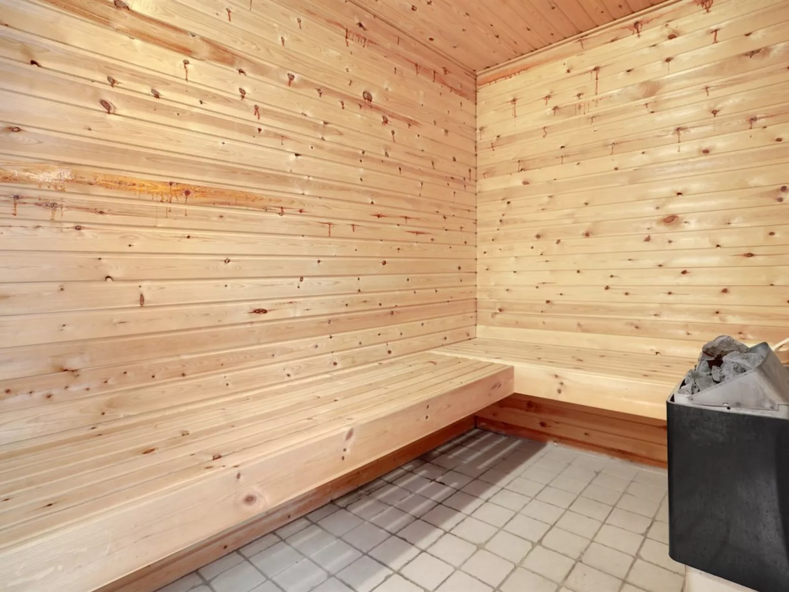 "Holmwith" - 200m from the sea-Binnen