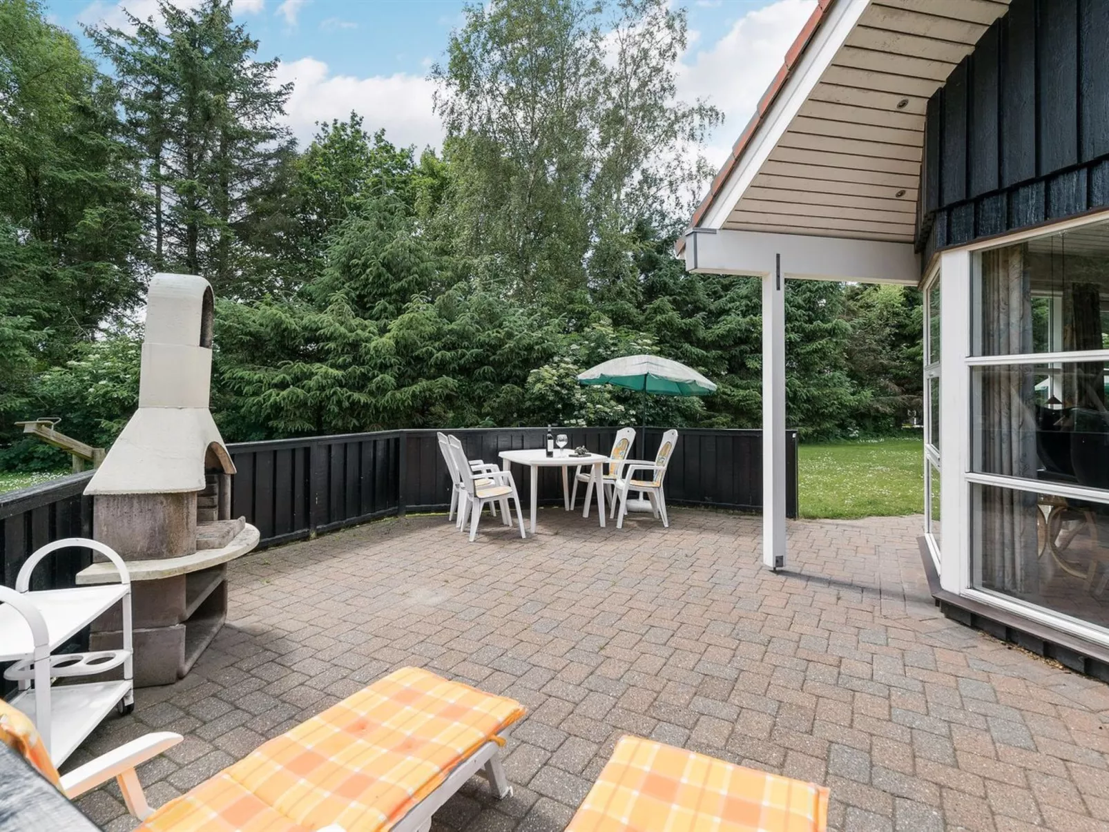 "Hemming" -  from the sea-Buiten