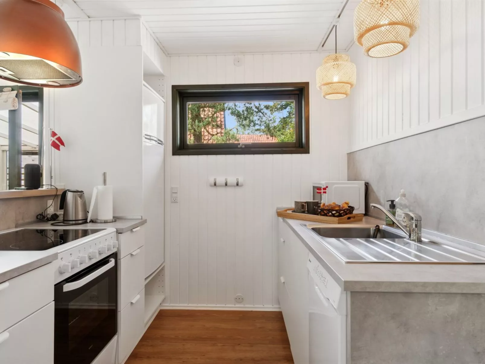 "Ellinor" - 300m from the sea-Binnen