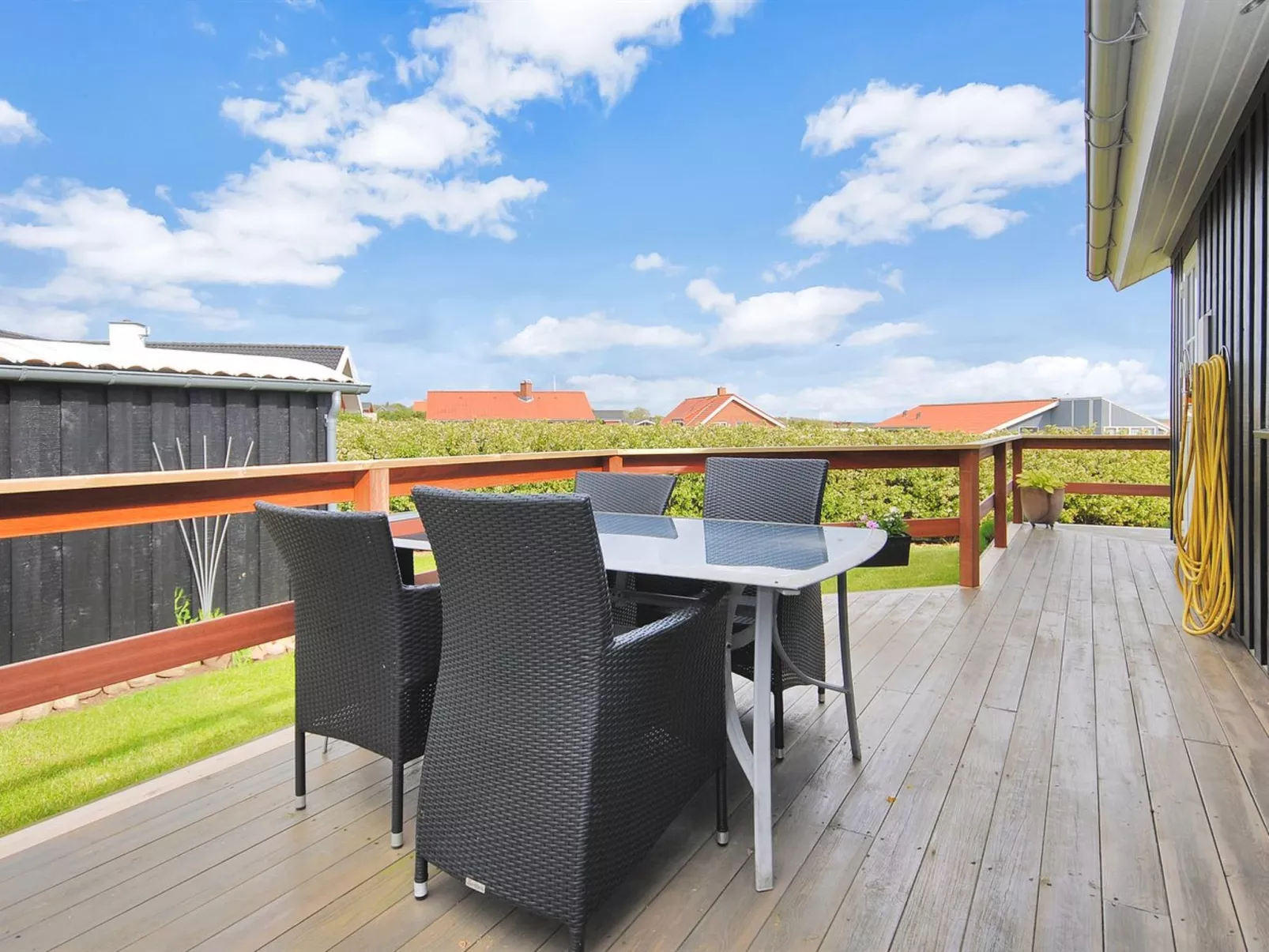 "Eberta" - 200m to the fjord-Buiten