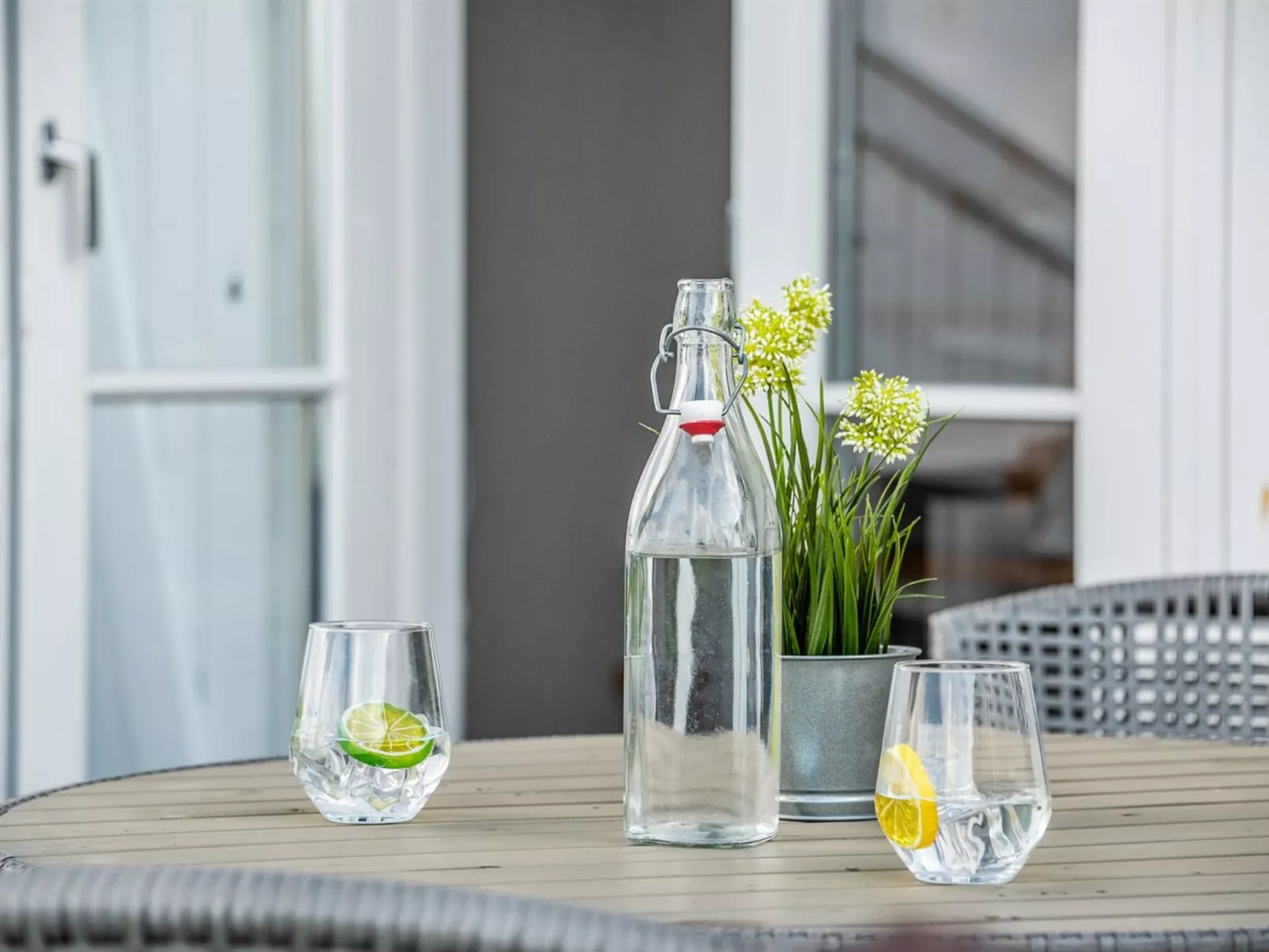 "Tofan" - 100m to the fjord-Buiten