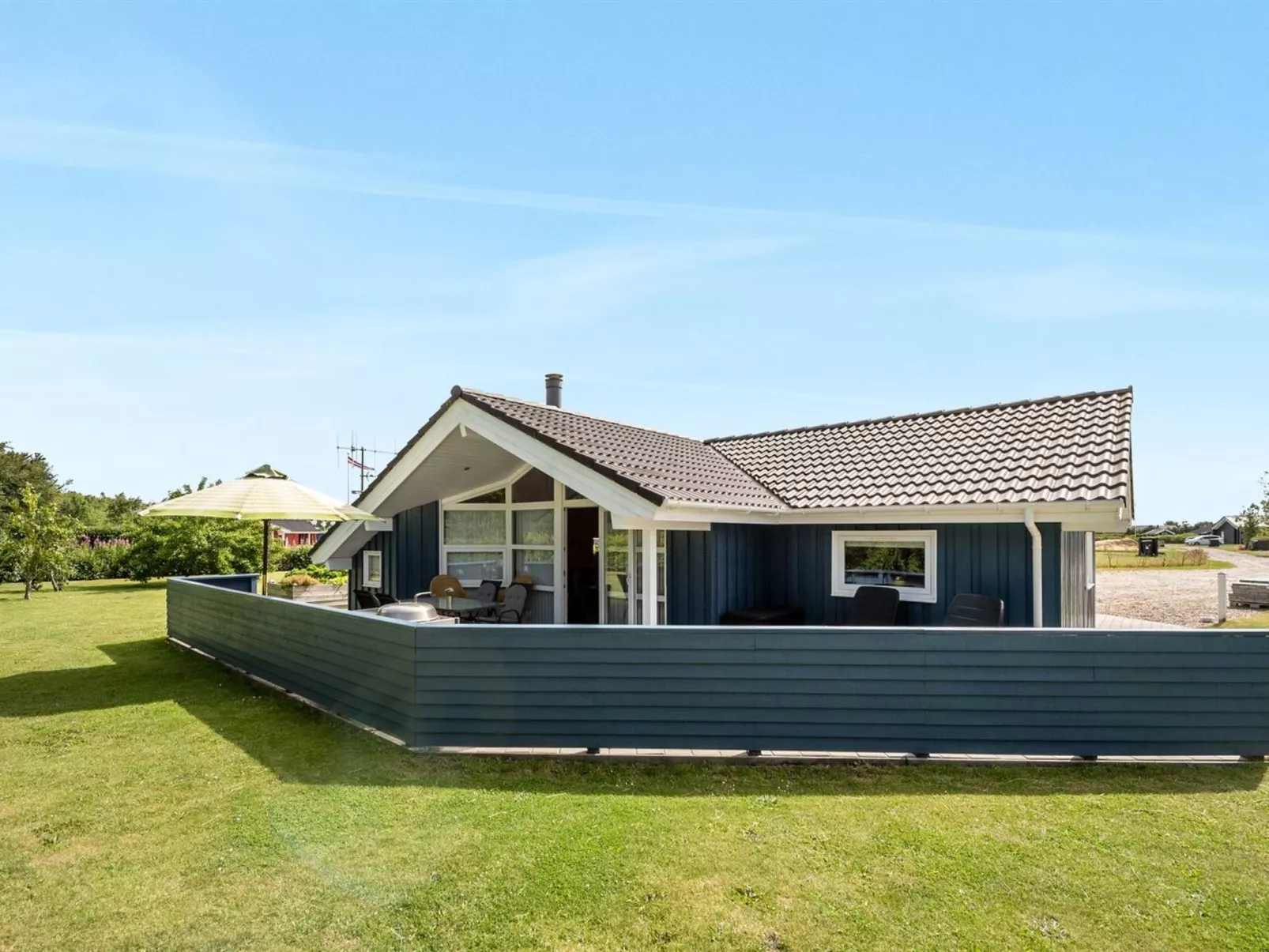 "Tobbi" - 1.1km to the fjord-Buiten