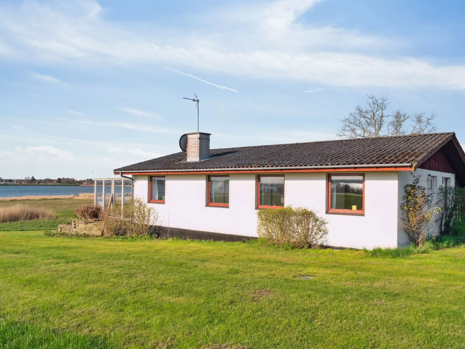 "Velika" - 25m to the fjord-Buiten