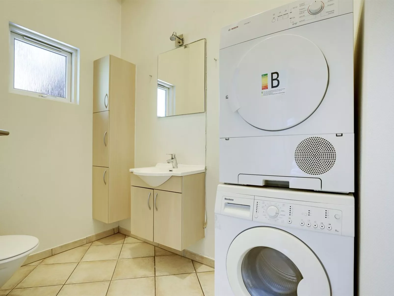 "Hughe" - 300m from the sea-Binnen