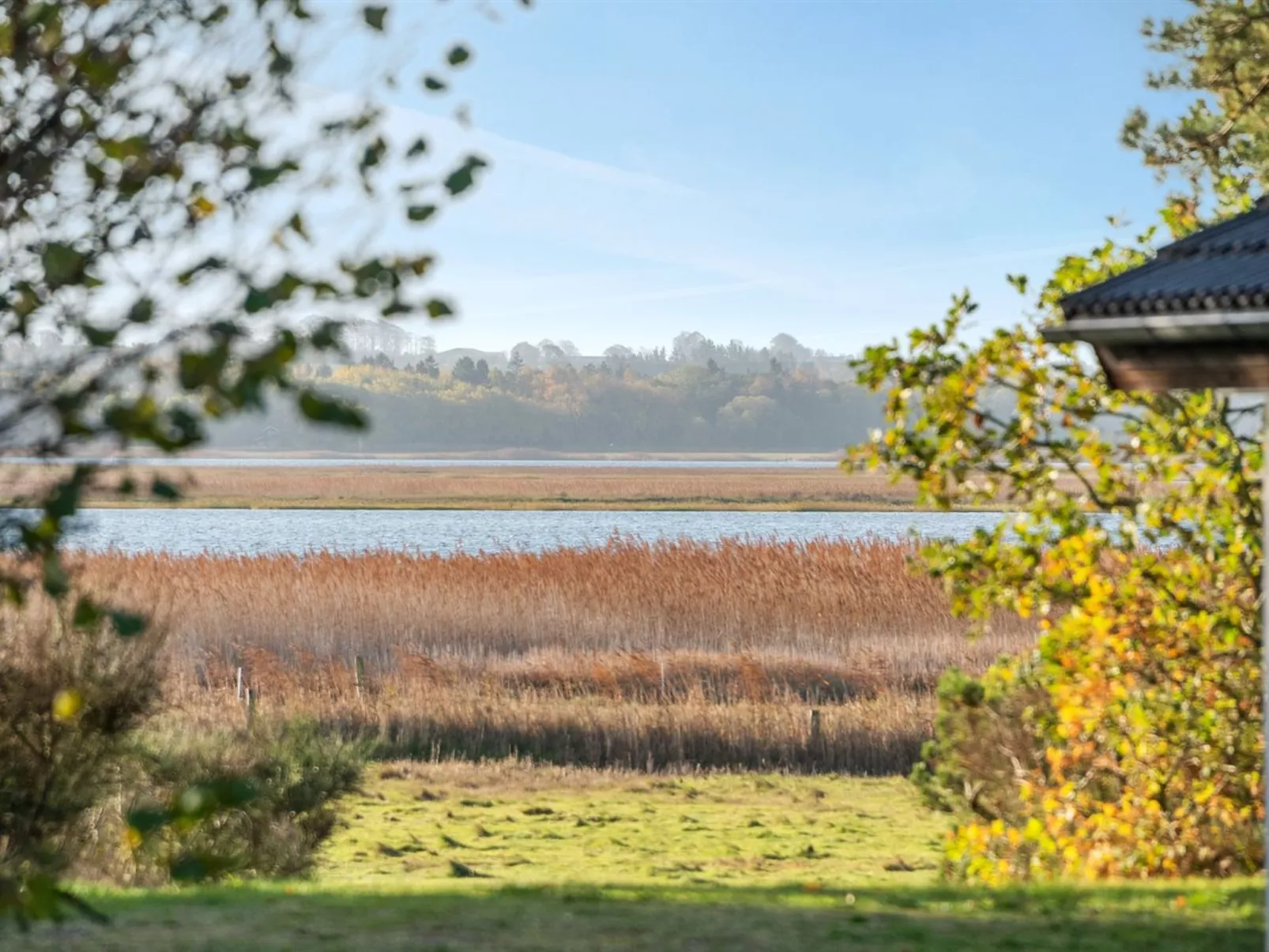 "Elfriede" - 400m to the fjord-Buiten