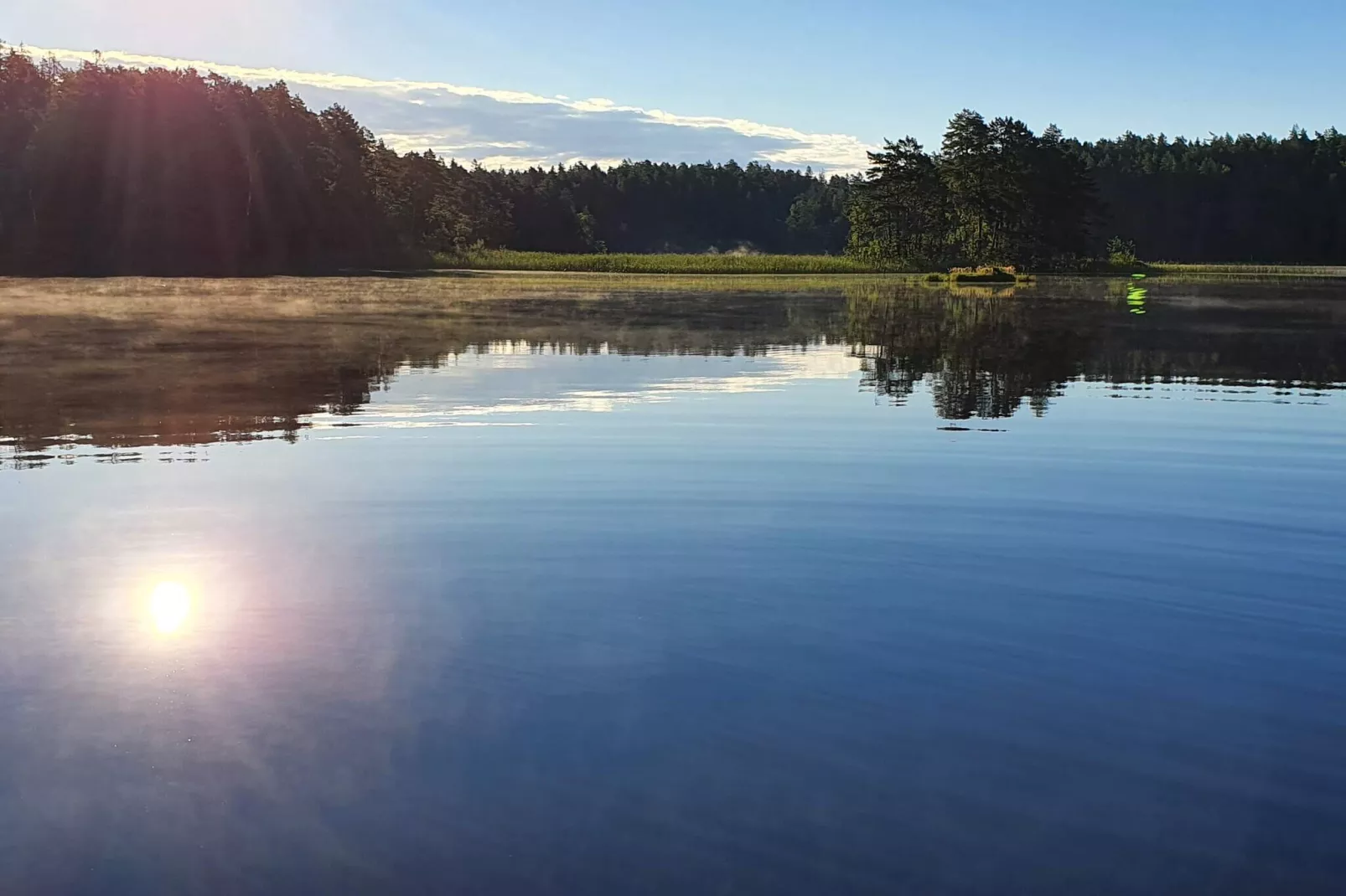 Huisje met hottub in Rejmyre-Waterzicht