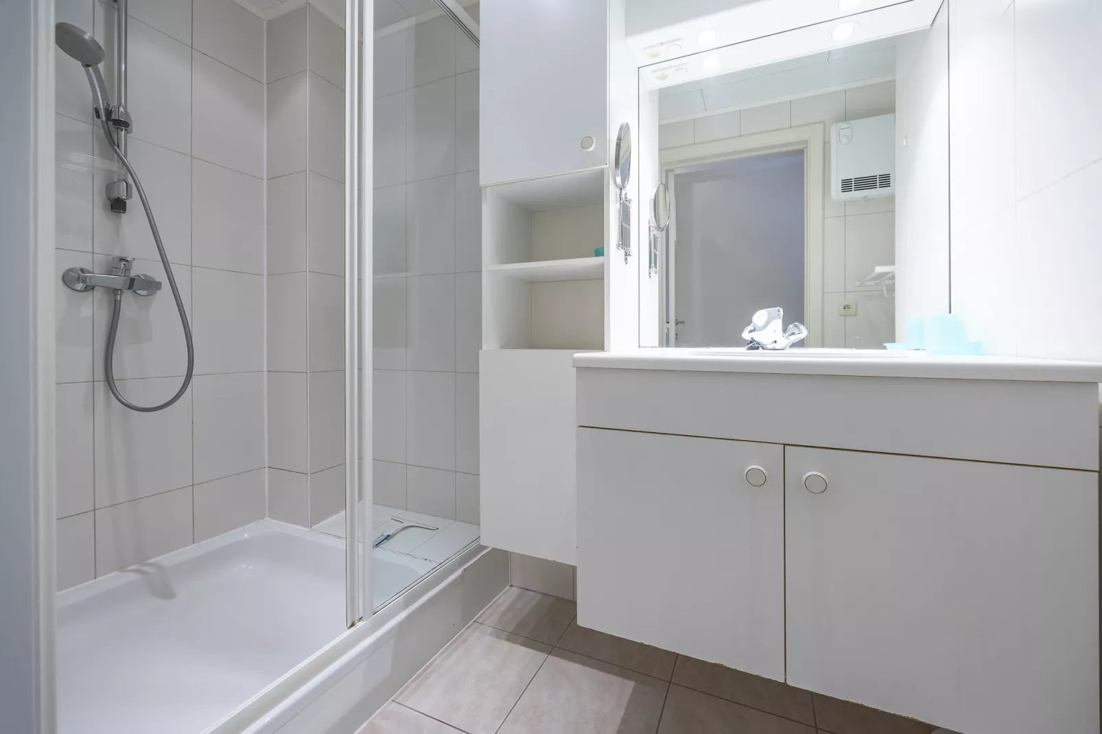 Bella Vista 0401-Badkamer