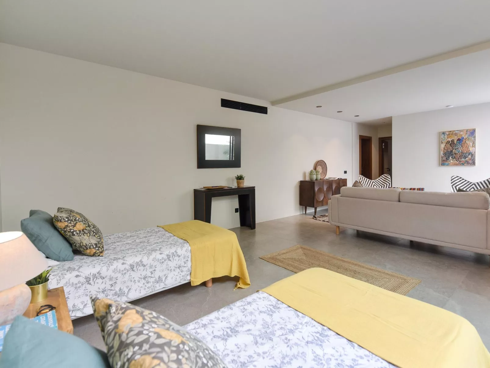 Almadies Tauro - Binnen