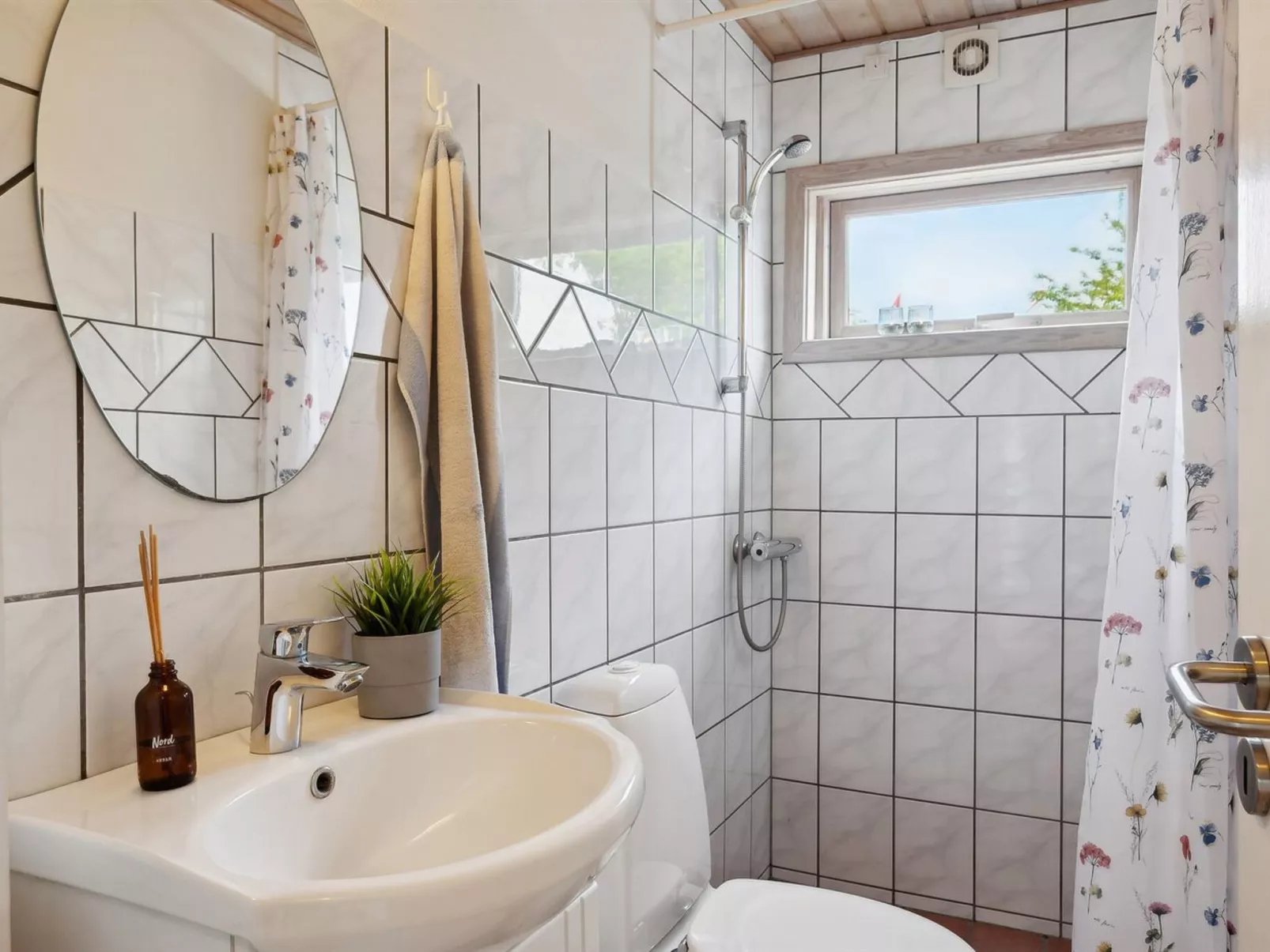 "Felicity" - 250m from the sea-Binnen