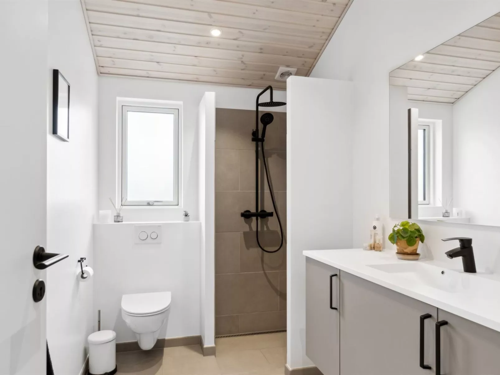 "Ferdine" - 1.5km from the sea-Binnen