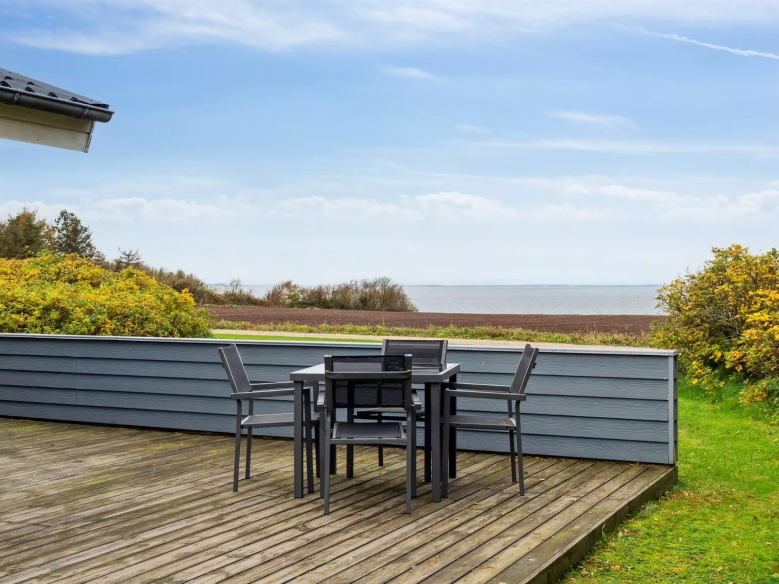 "Luchia" - 200m to the fjord-Buiten