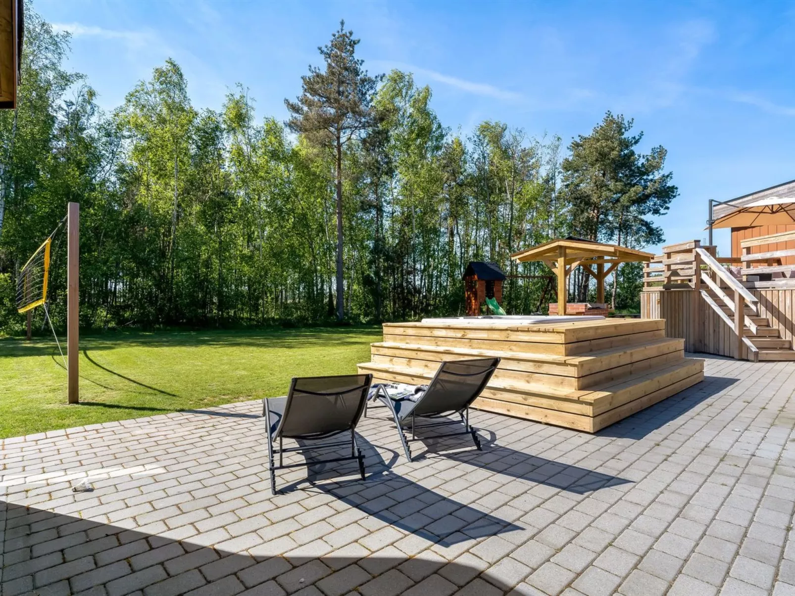 "Bjarka" - 700m from the sea-Buiten