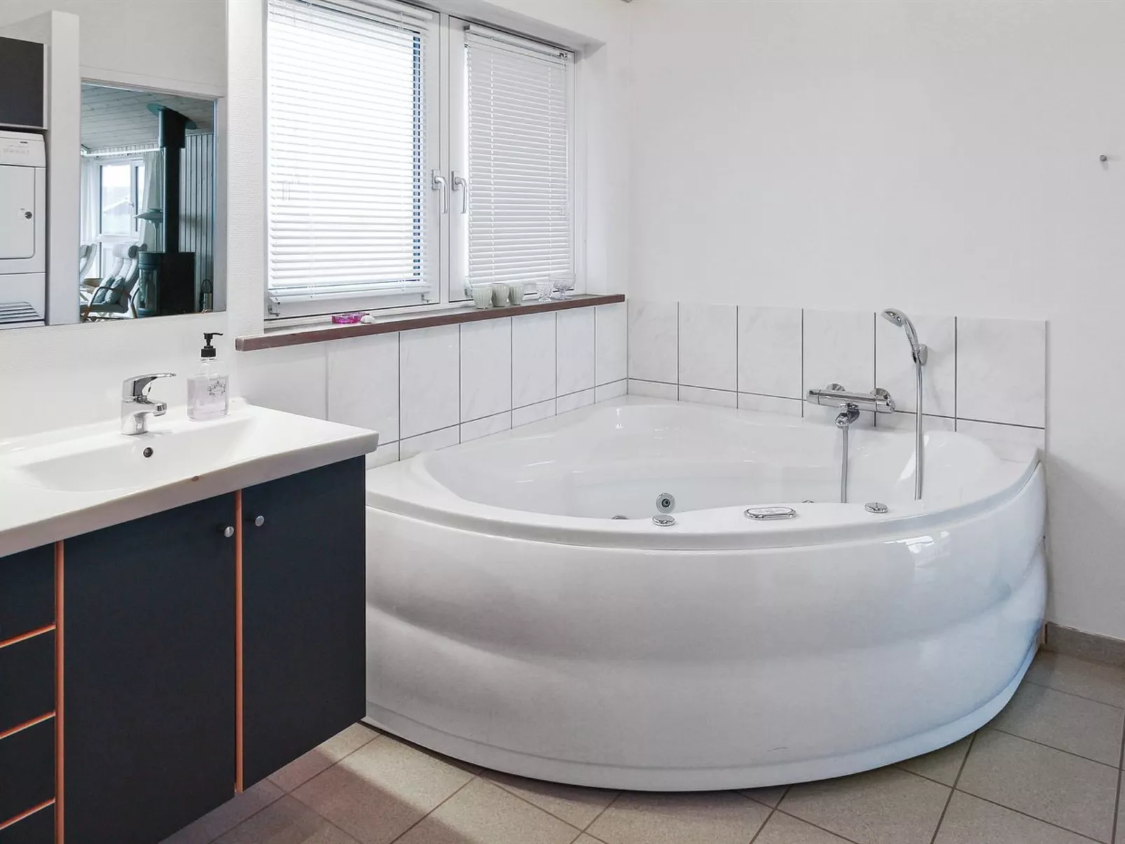 "Ilkka" - 400m from the sea-Binnen