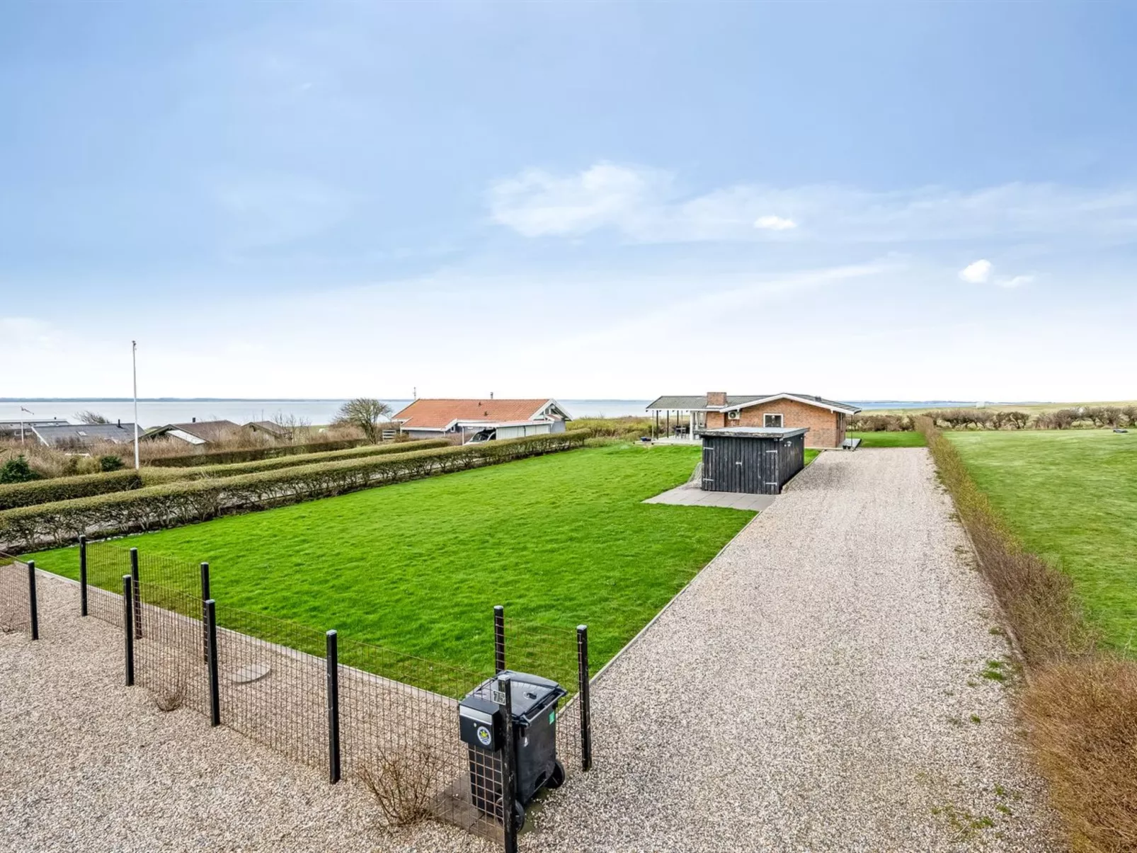 "Kirsa" - 200m to the fjord-Buiten