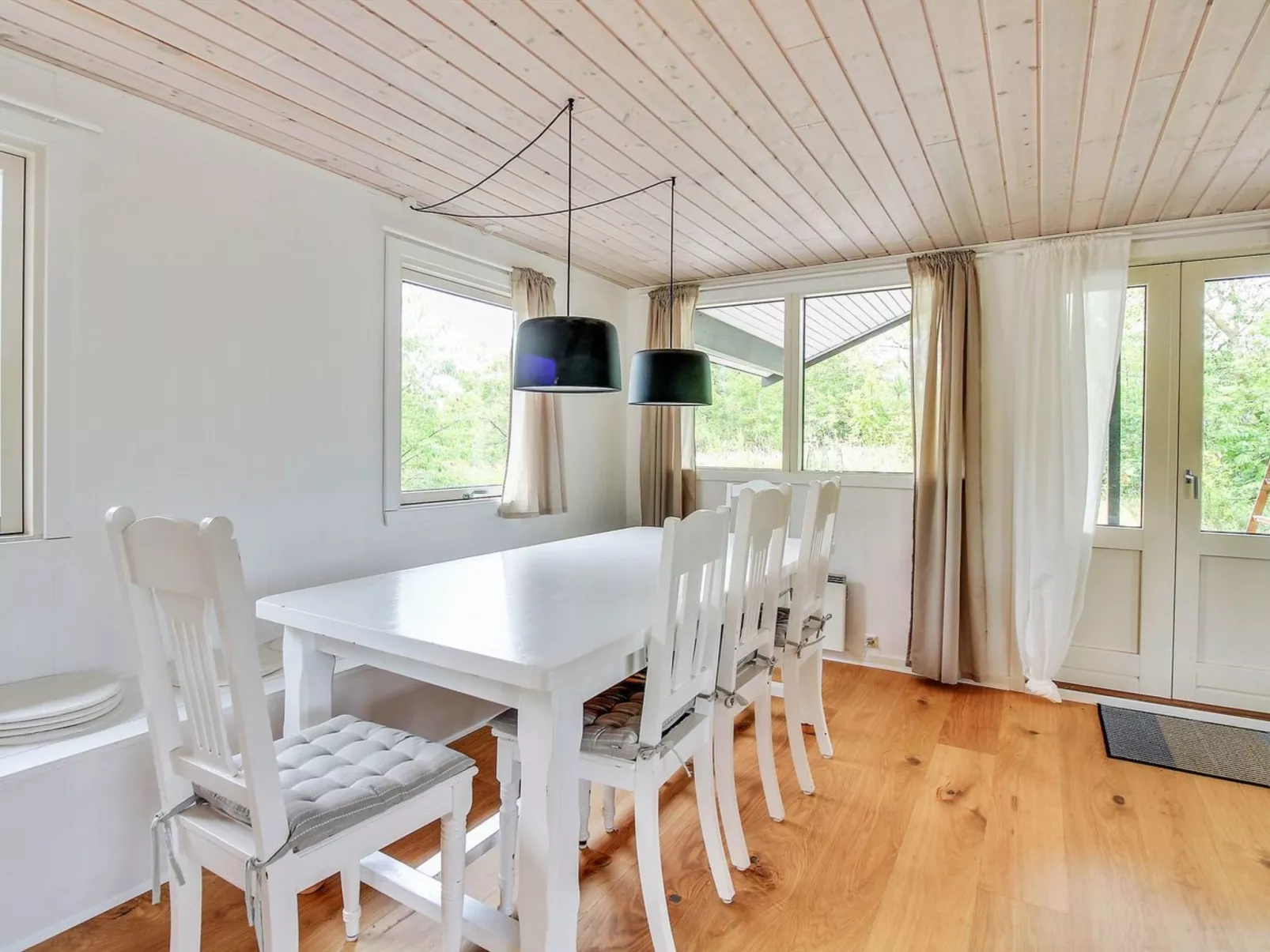 "Aleko" - 2.5km from the sea-Binnen