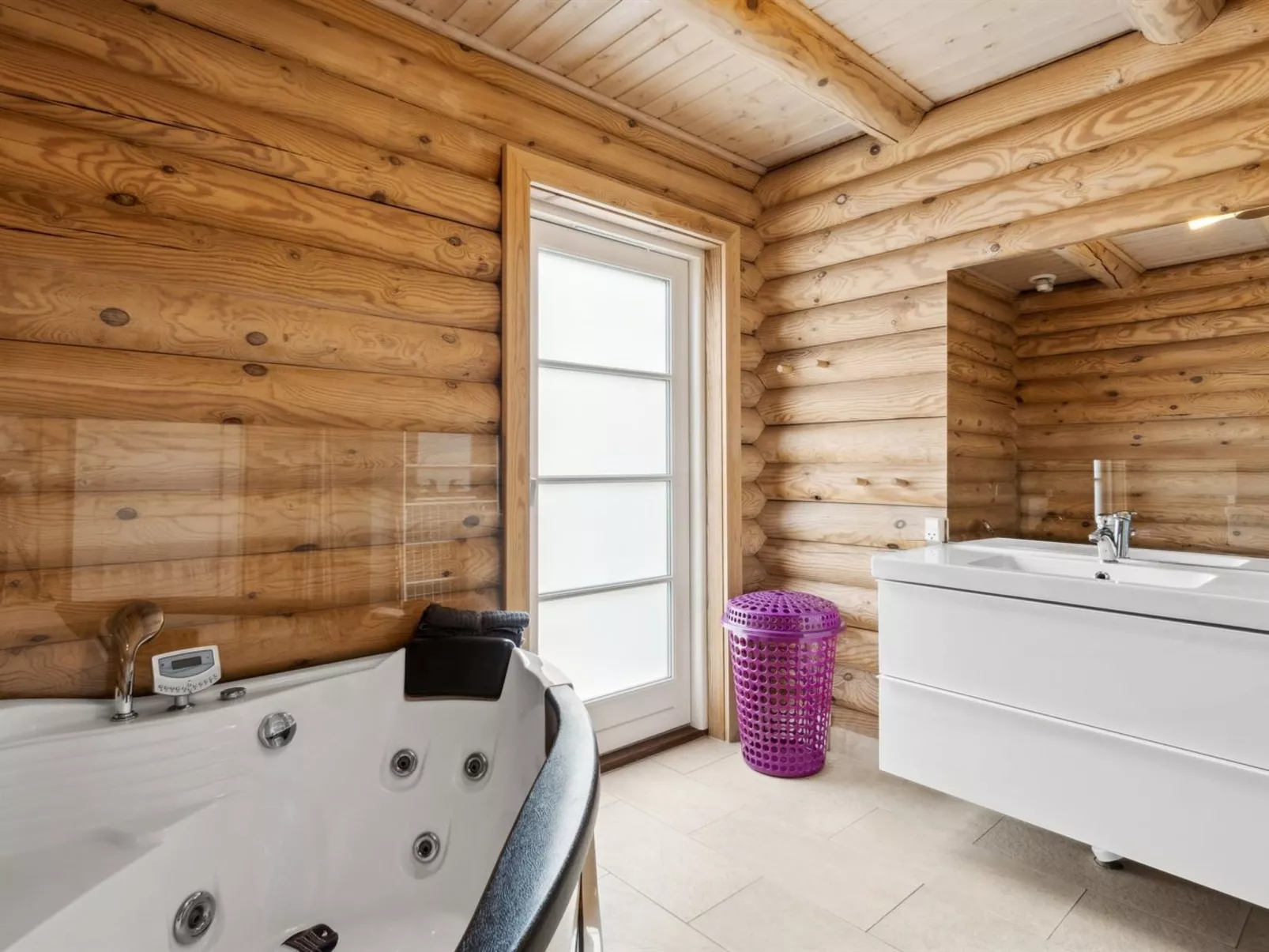 "Luzy" - 1km from the sea-Binnen