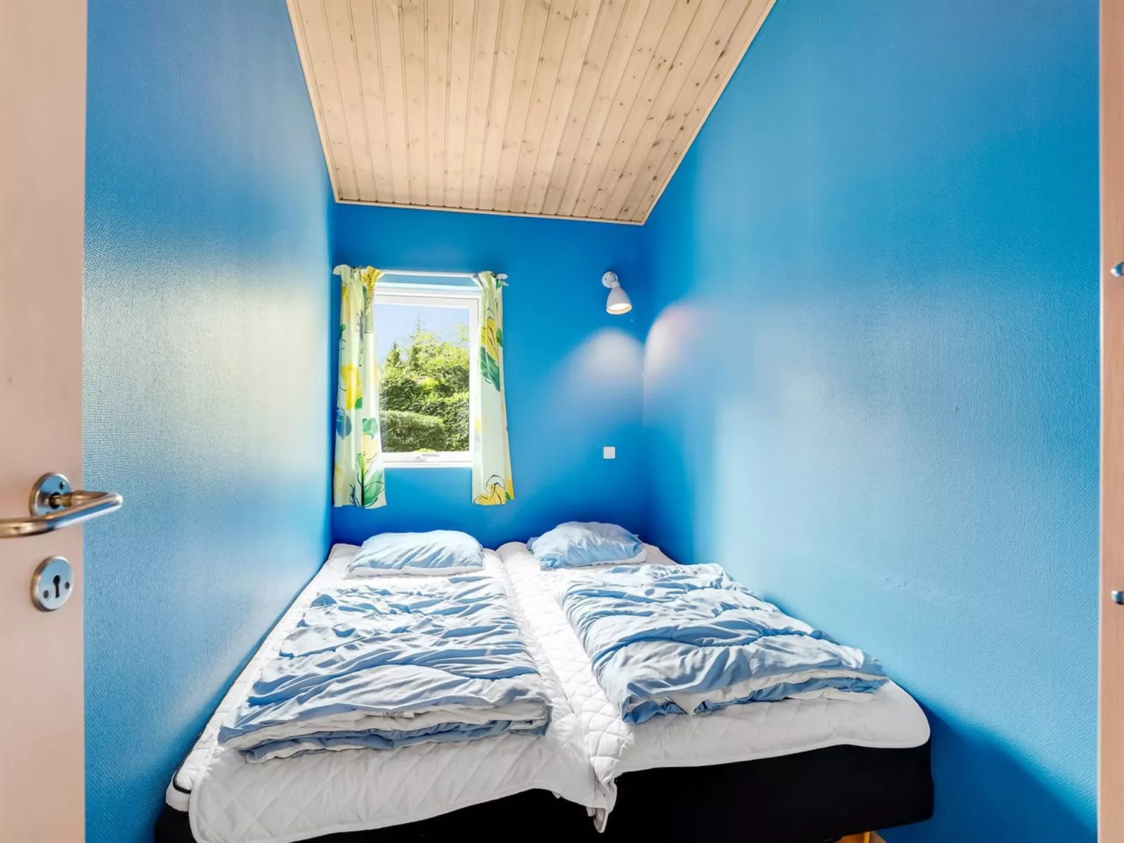 "Gravers" - 100m from the sea-Binnen