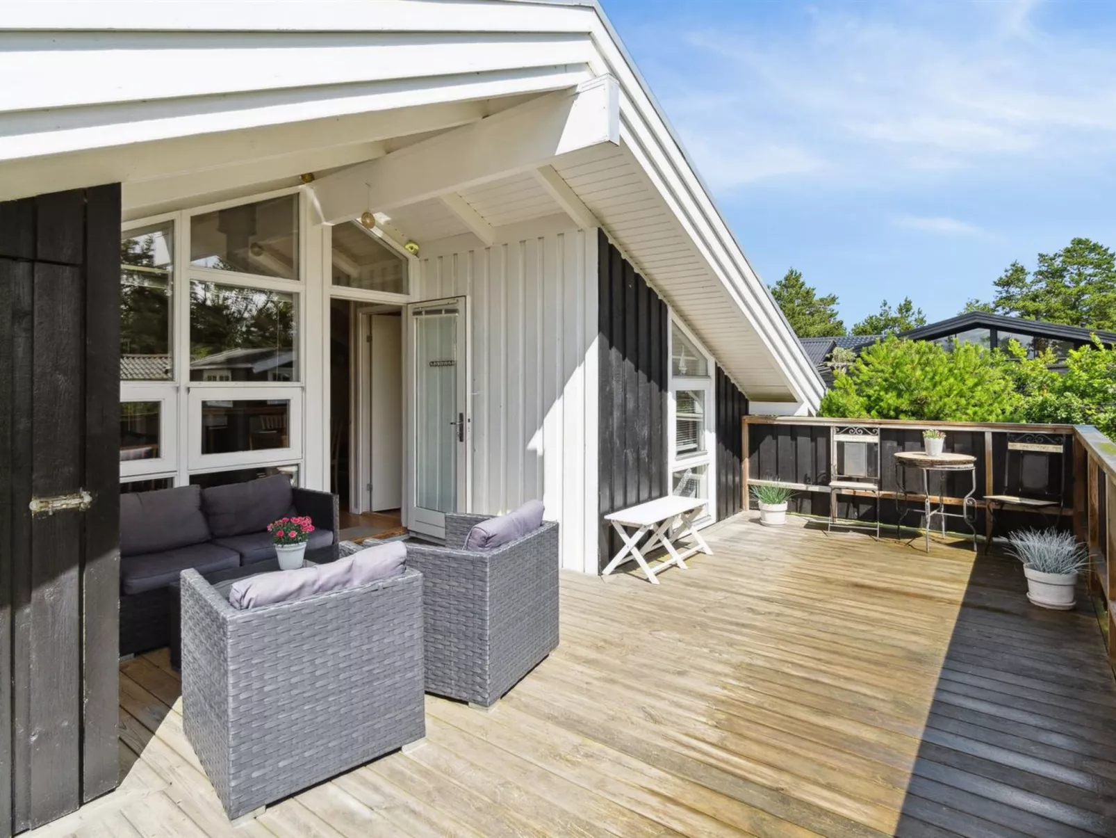 "Santeri" - 180m from the sea-Buiten