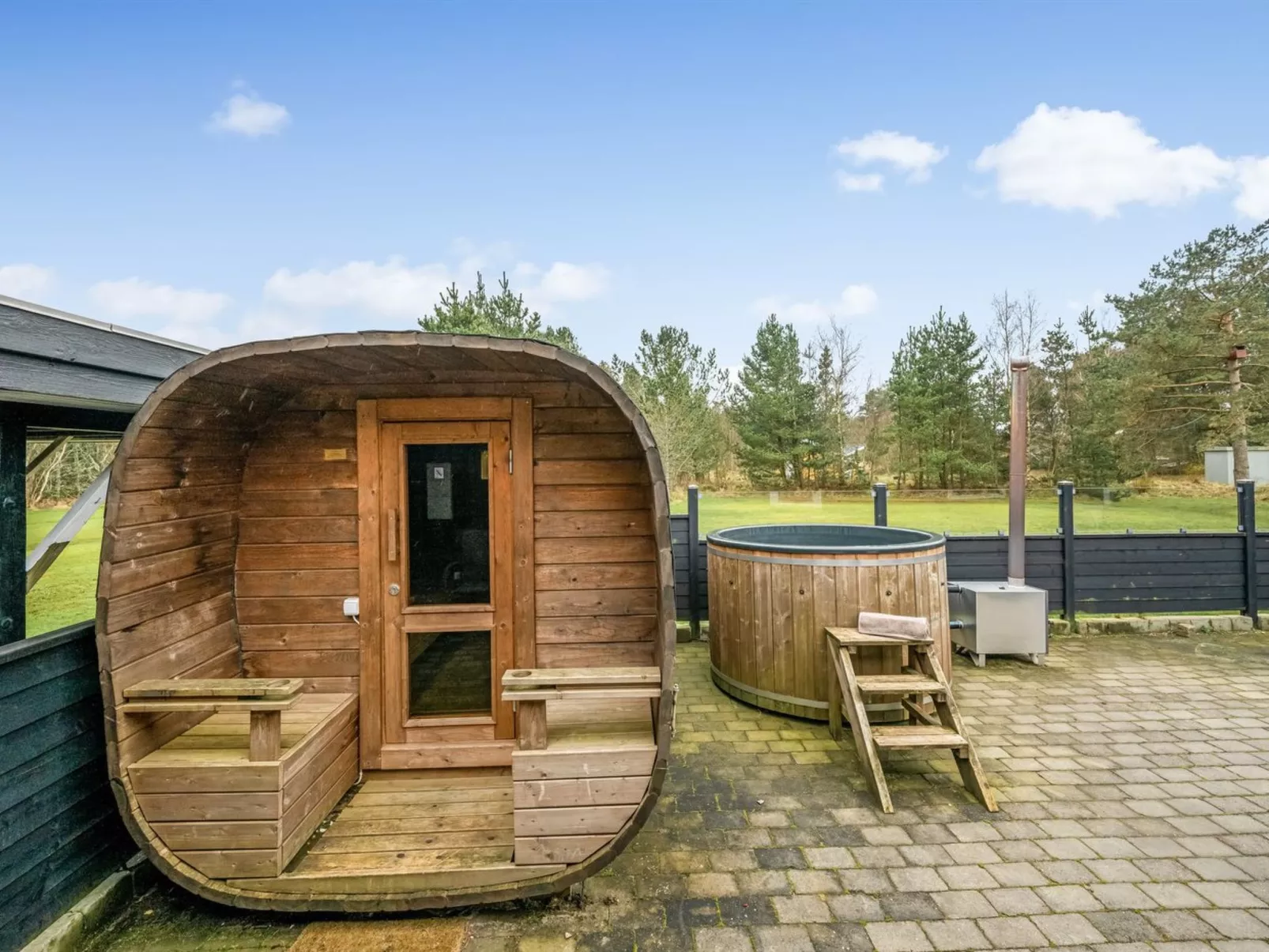 "Orm" - 2.3km from the sea-Binnen