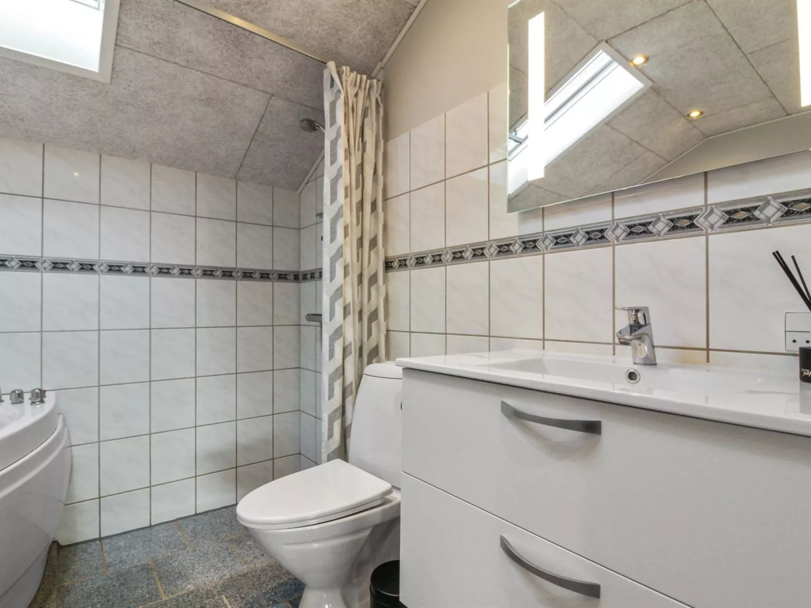 "Ria" - 250m from the sea-Binnen