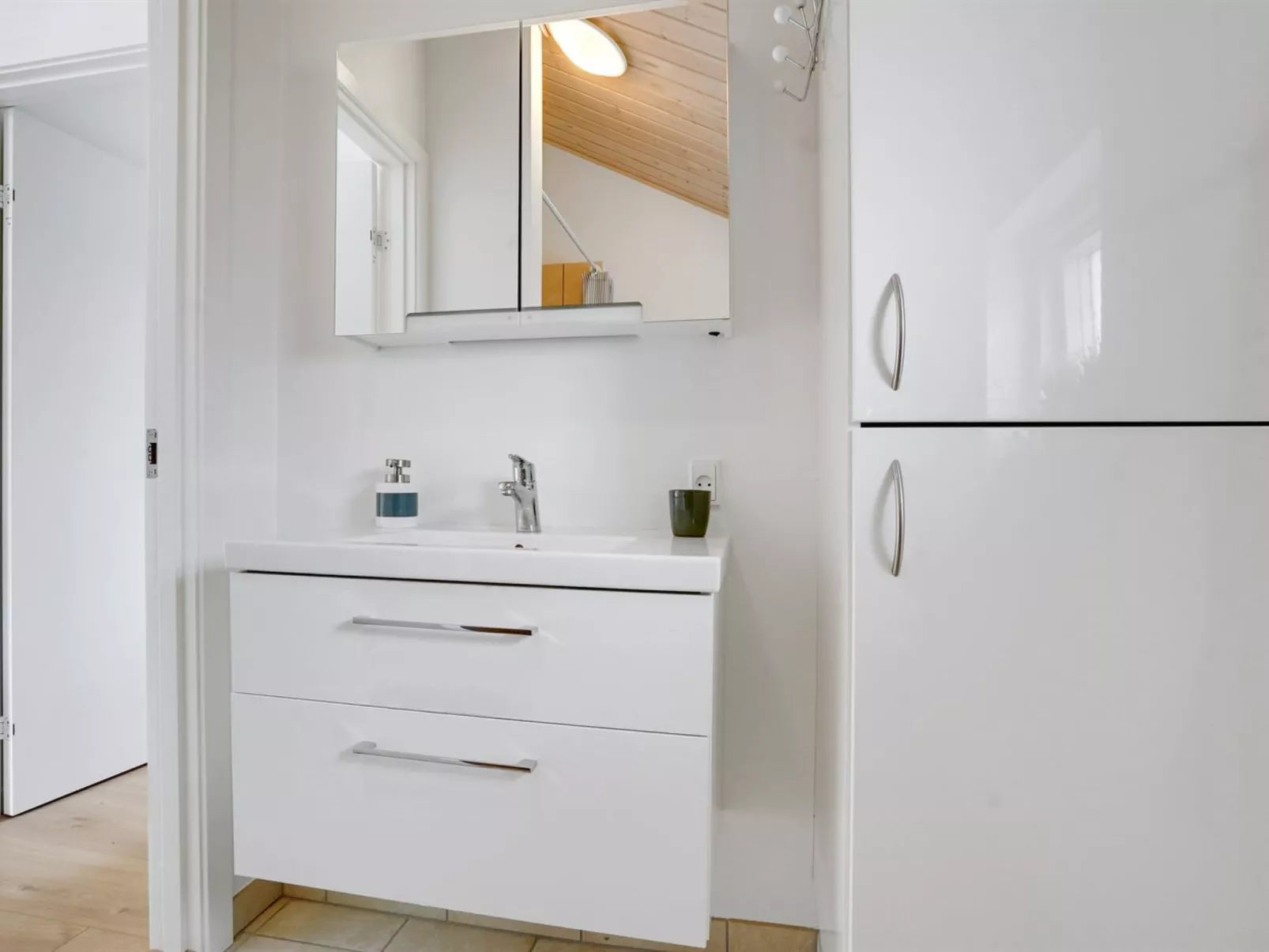 "Jörgen" - 100m from the sea-Binnen