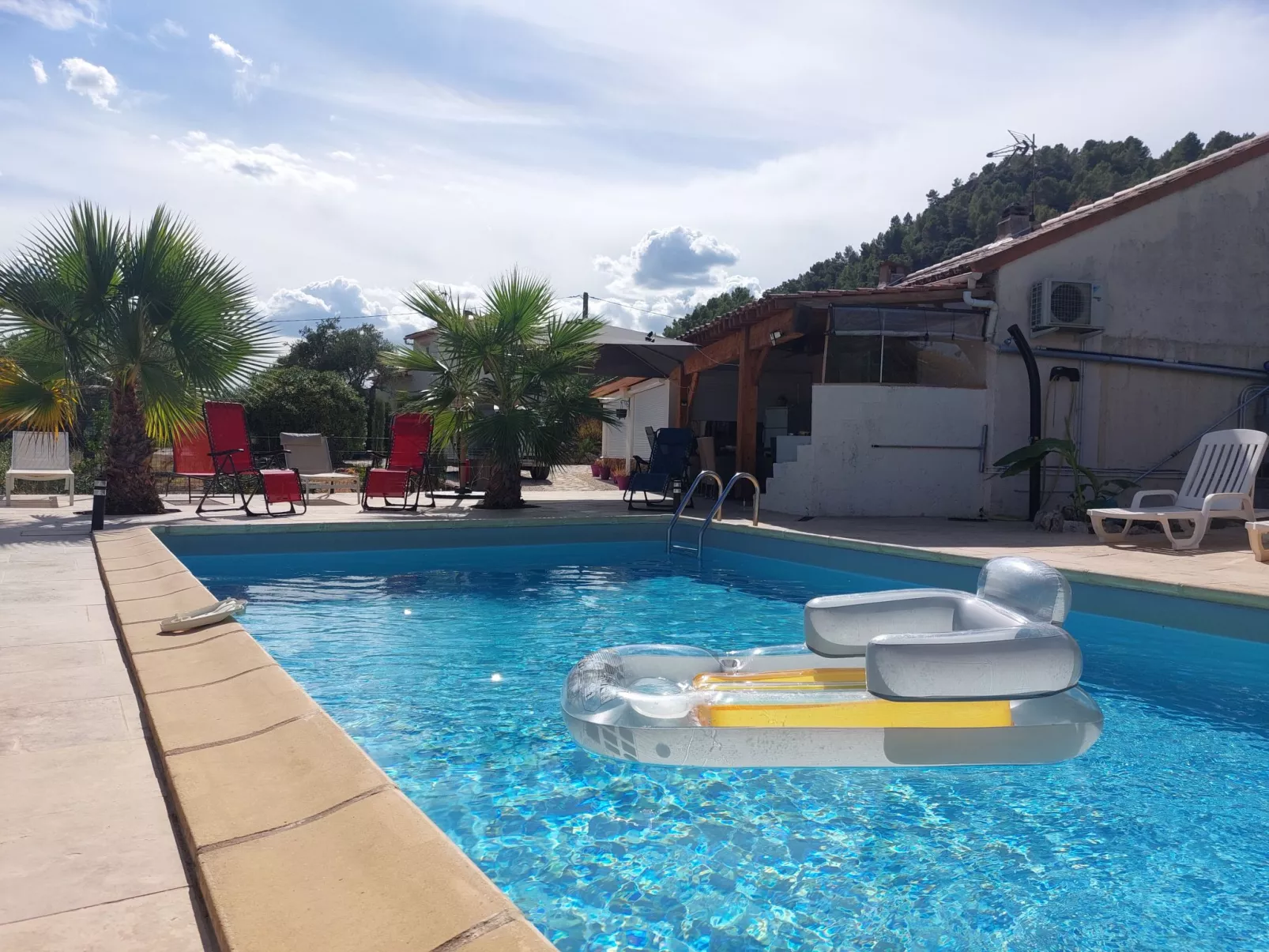 Les Lauriers Blancs-Buiten