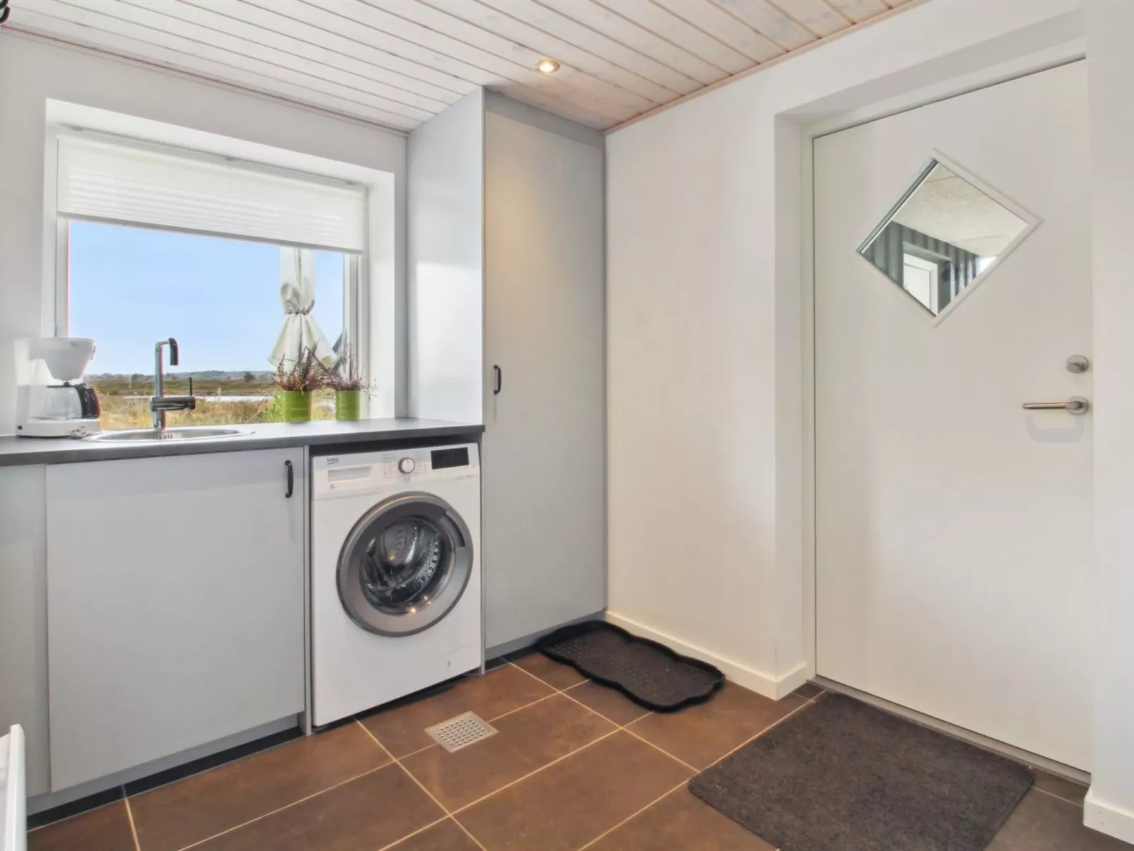 "Golubinka" - 2.5km from the sea-Binnen