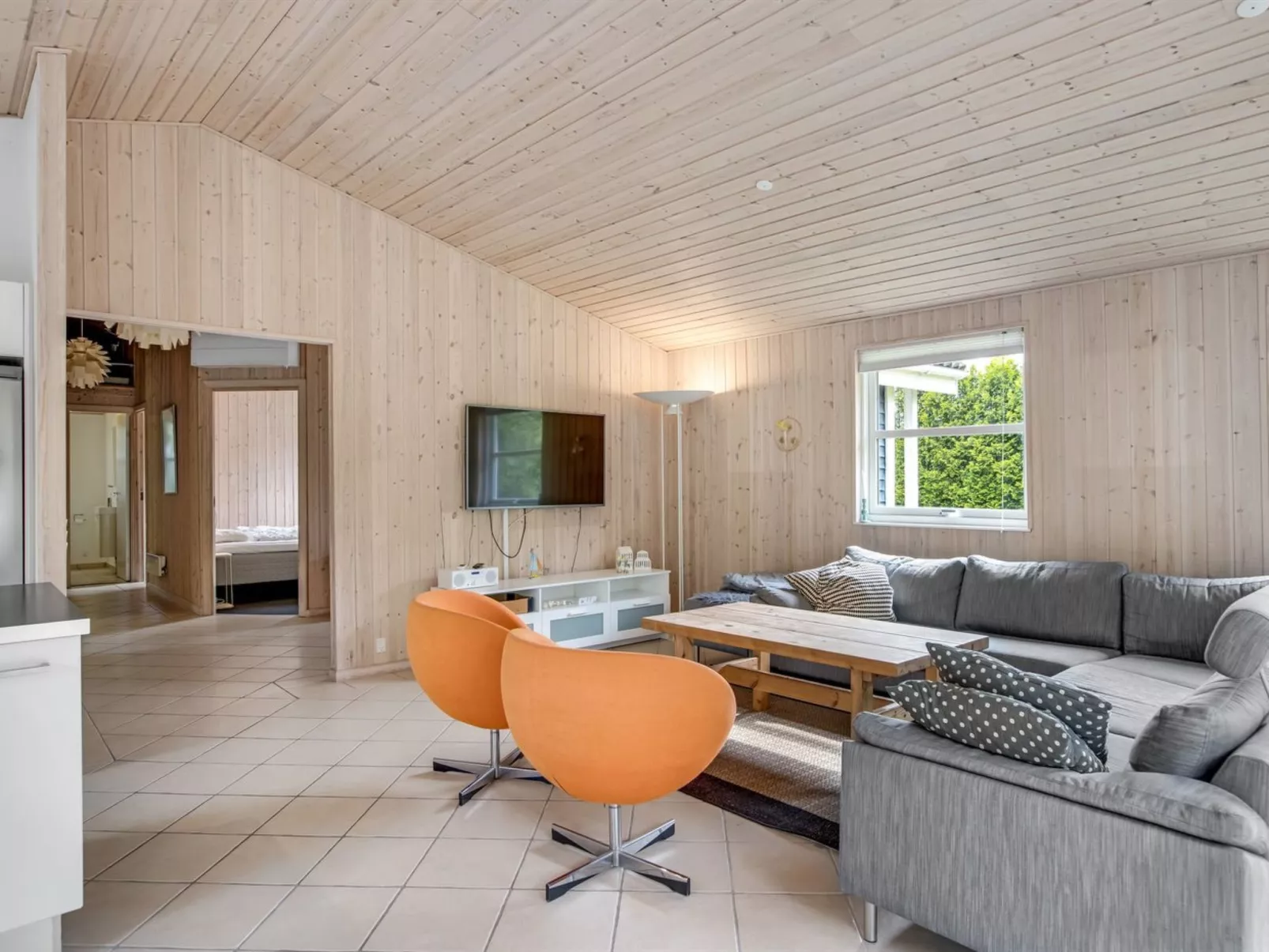 "Felina" -  from the sea-Binnen