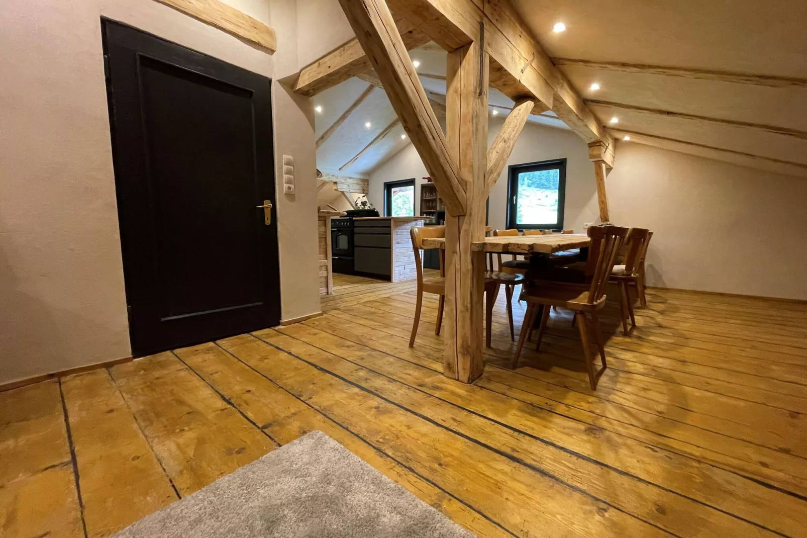 Backyard Mountain Hostel-Eetkamer