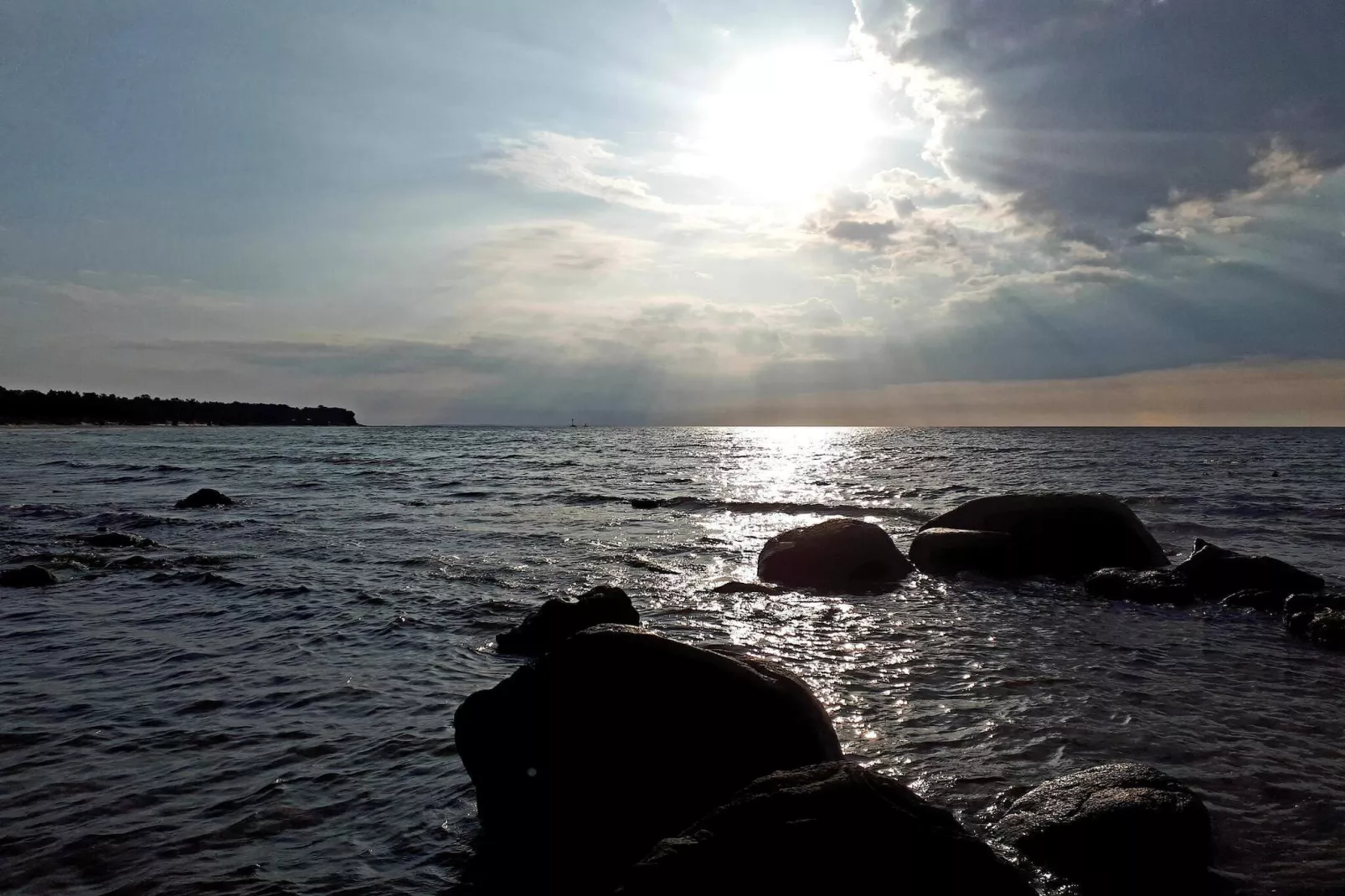 Gezellig huisje bij het strand in Ahus-Waterzicht