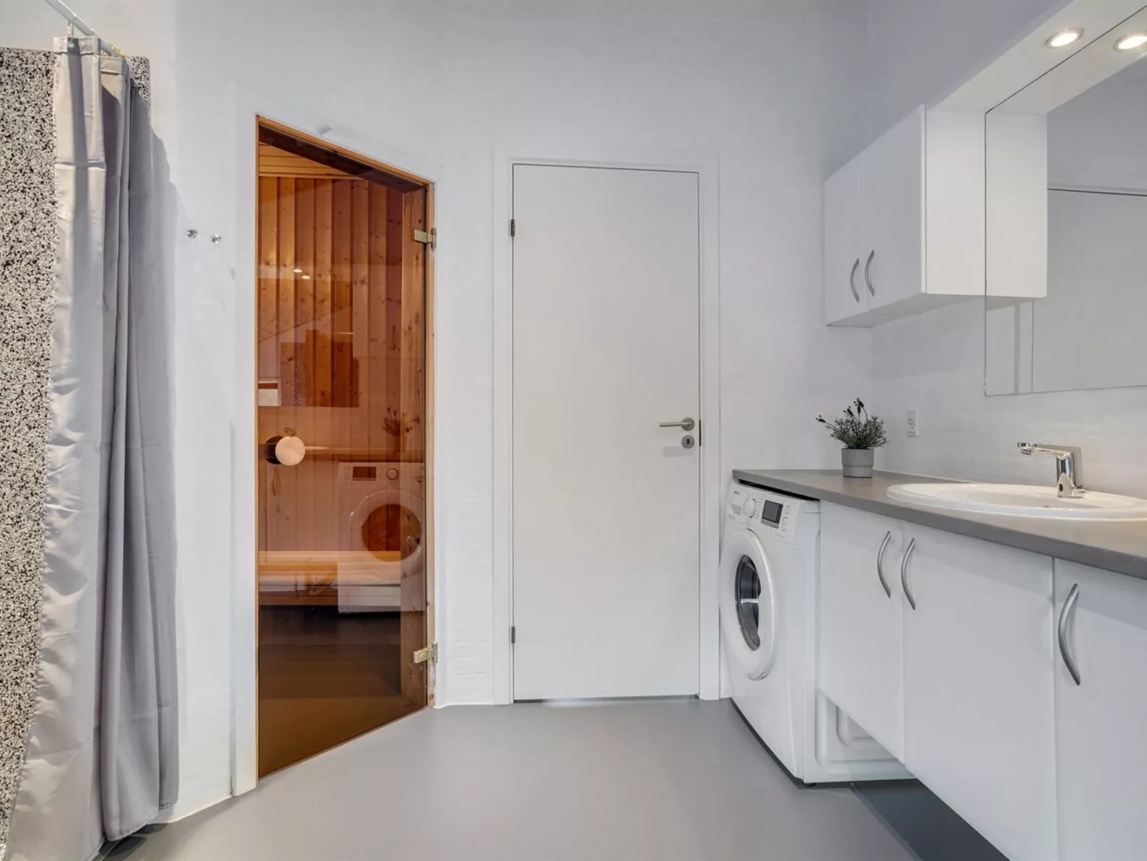 "Sirpa" - 1km from the sea-Binnen