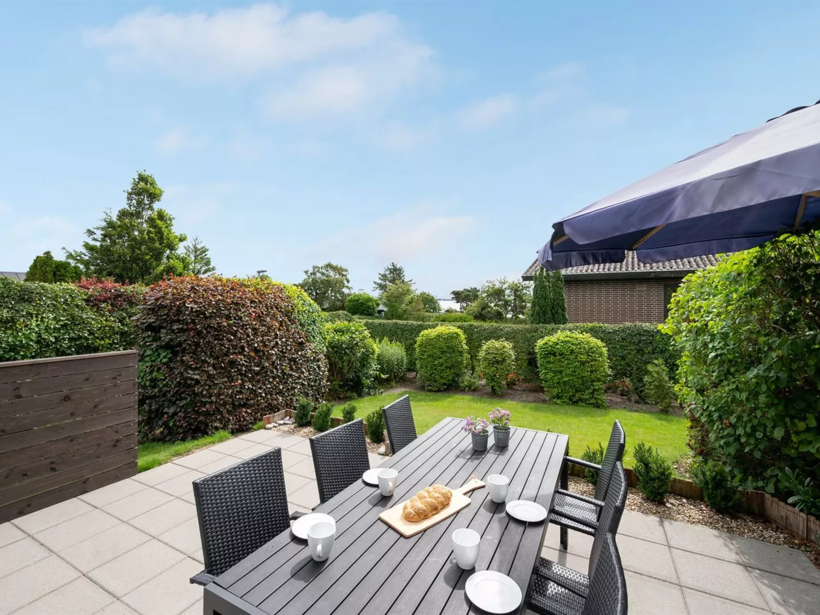 "Regni" - 300m to the fjord-Buiten