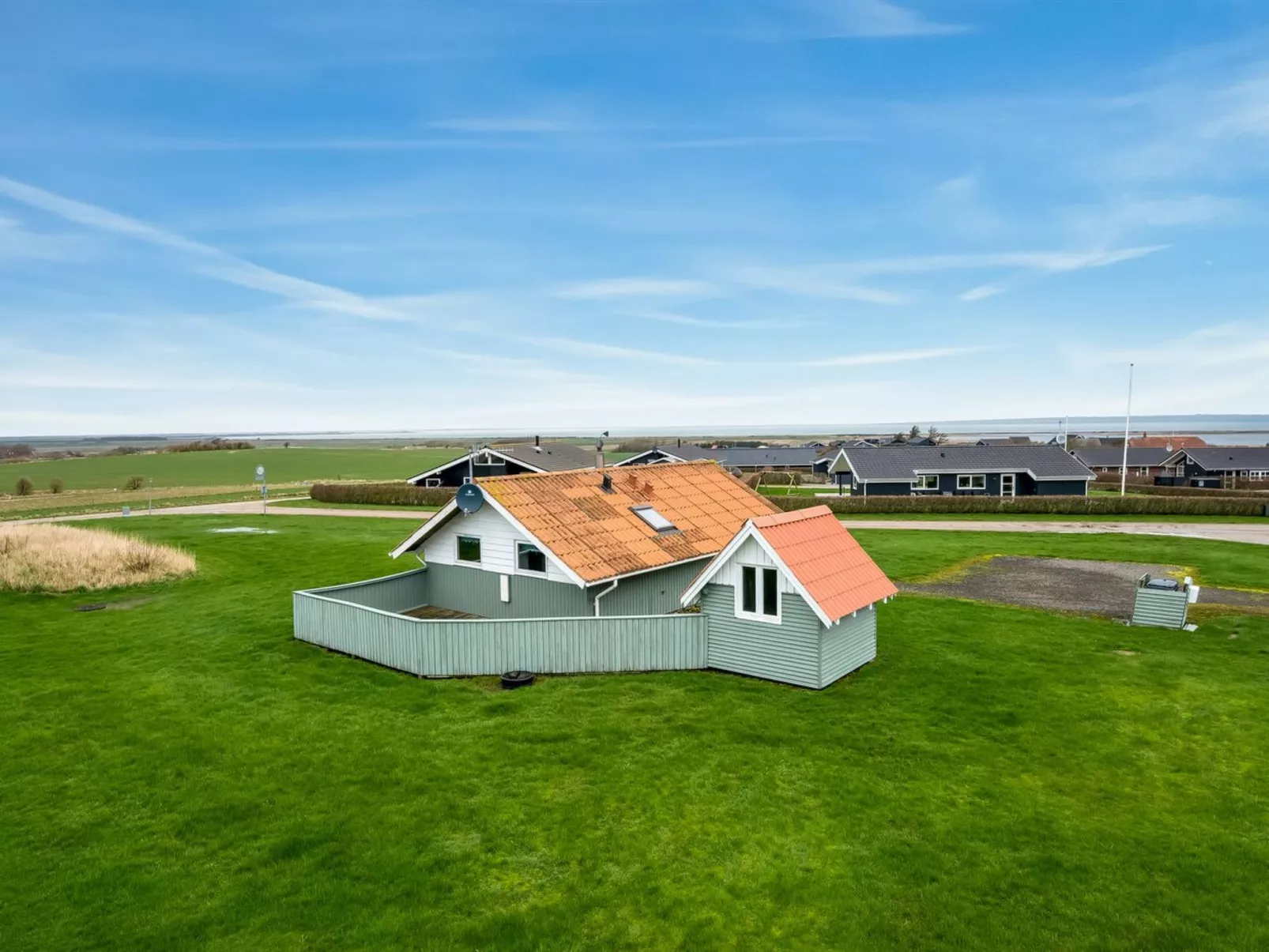 "Lonne" - 750m to the fjord-Buiten