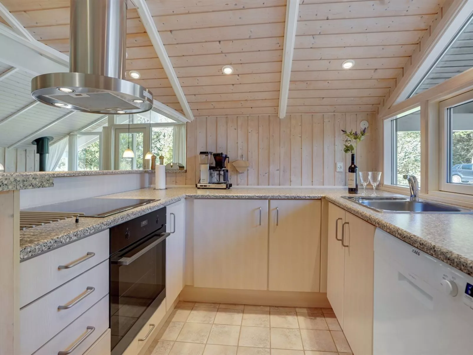 "Saana" - 700m from the sea-Binnen