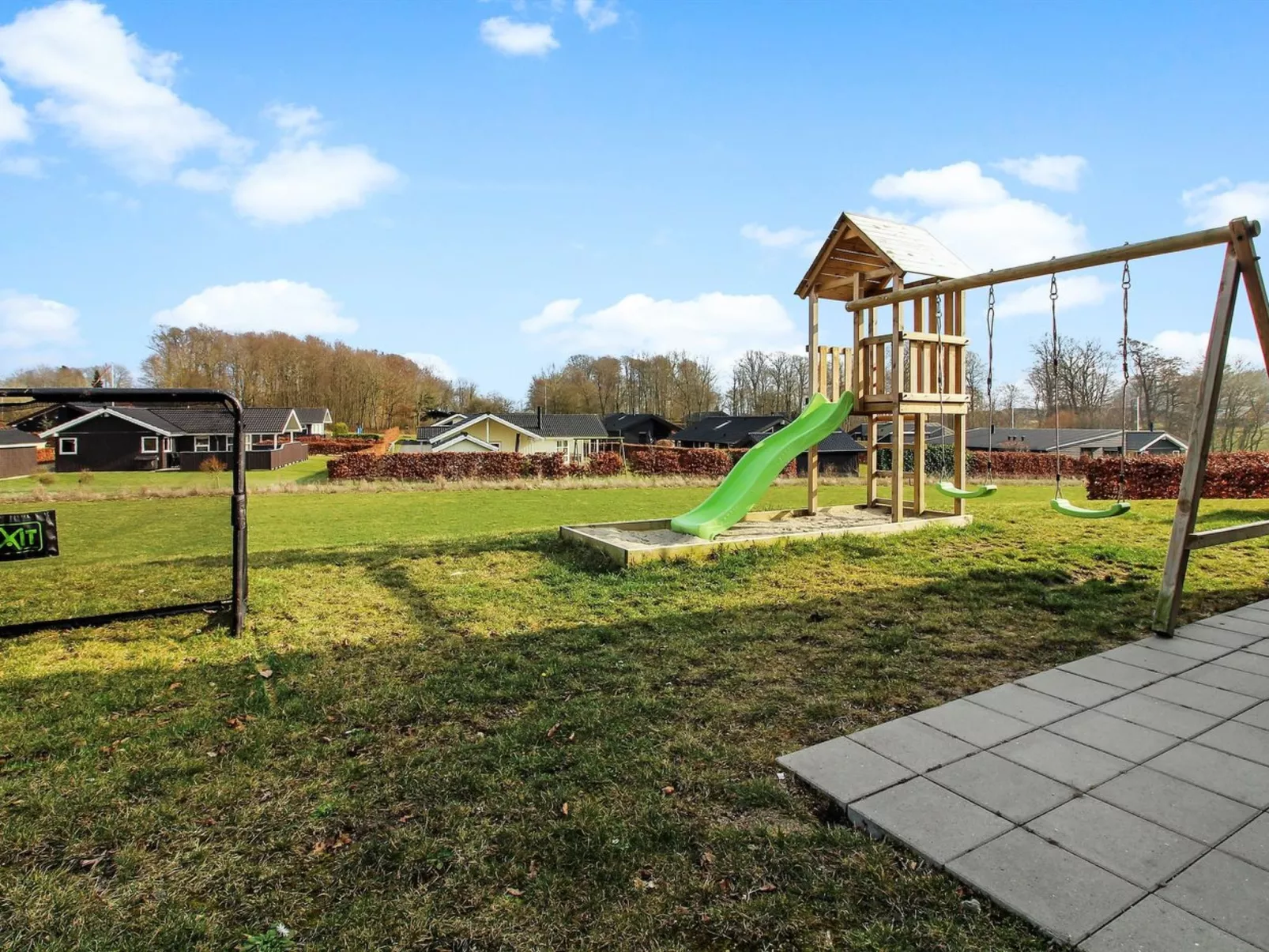 "Yakari" - 300m from the sea-Buiten