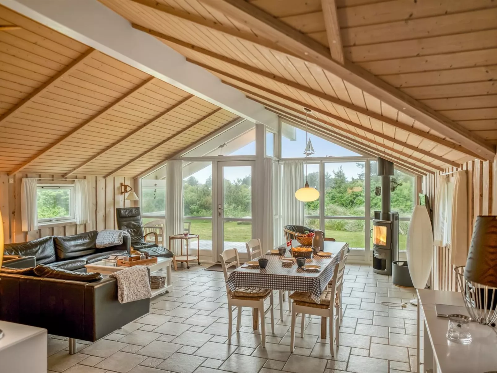 "Leya" - 1.2km from the sea-Binnen