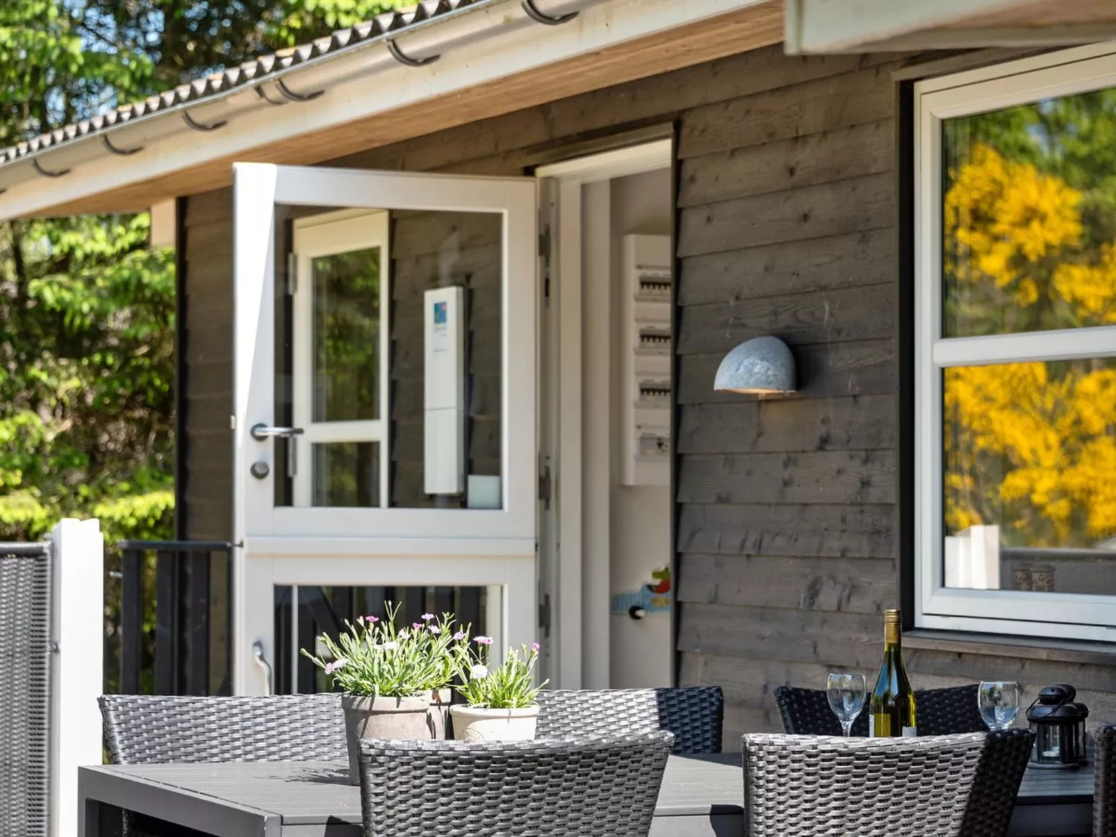 "Elena" - 800m to the fjord-Buiten