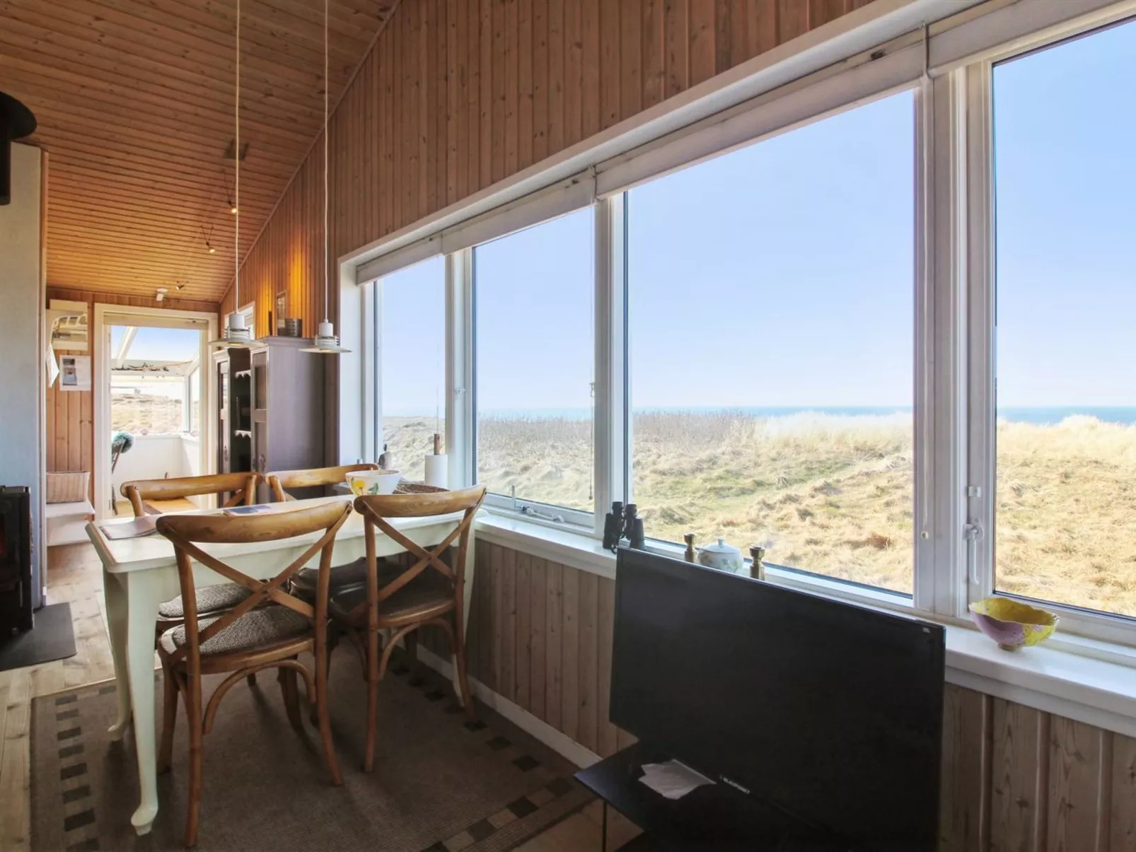 "Freydis" - 92m from the sea-Binnen