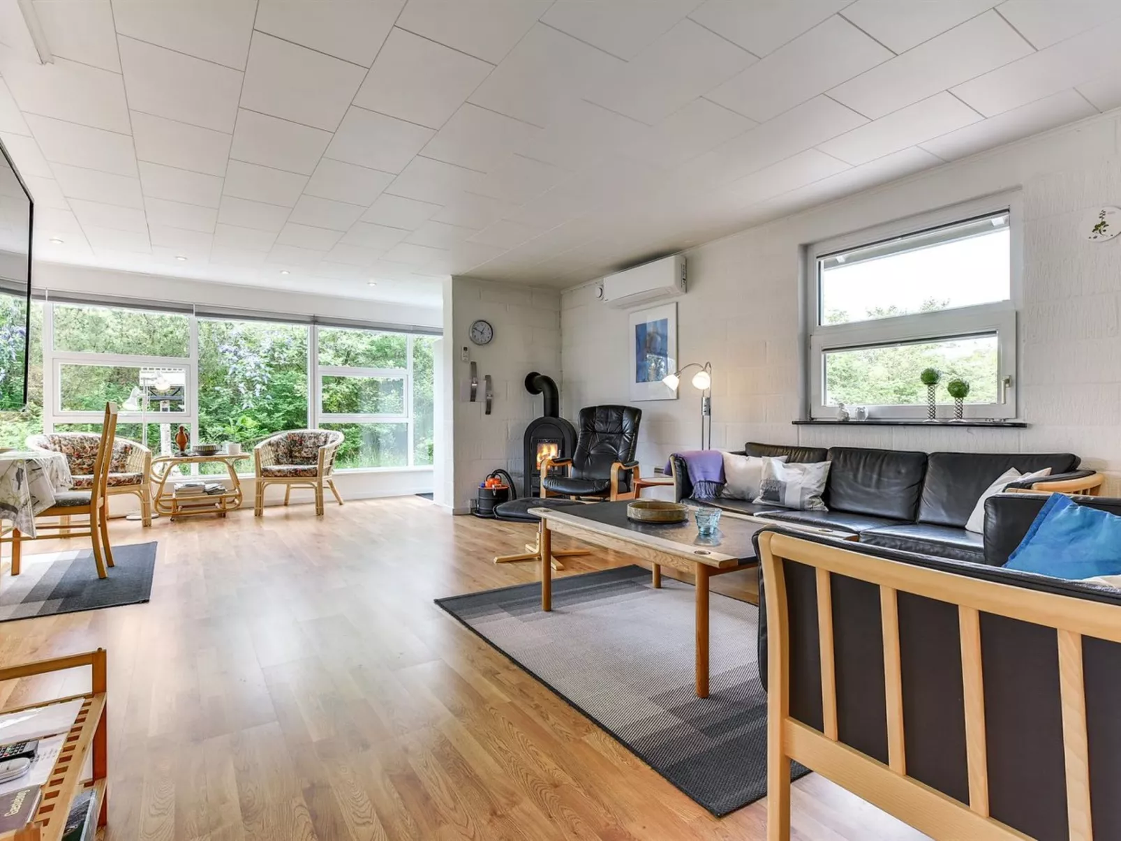 "Vicky" - 4km from the sea-Binnen