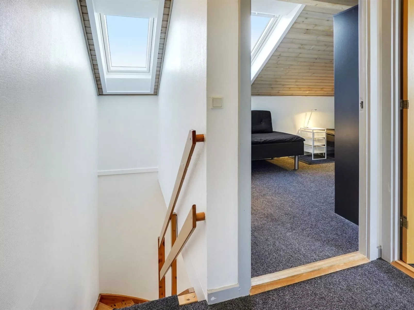 "Enita" - 2.3km from the sea-Binnen