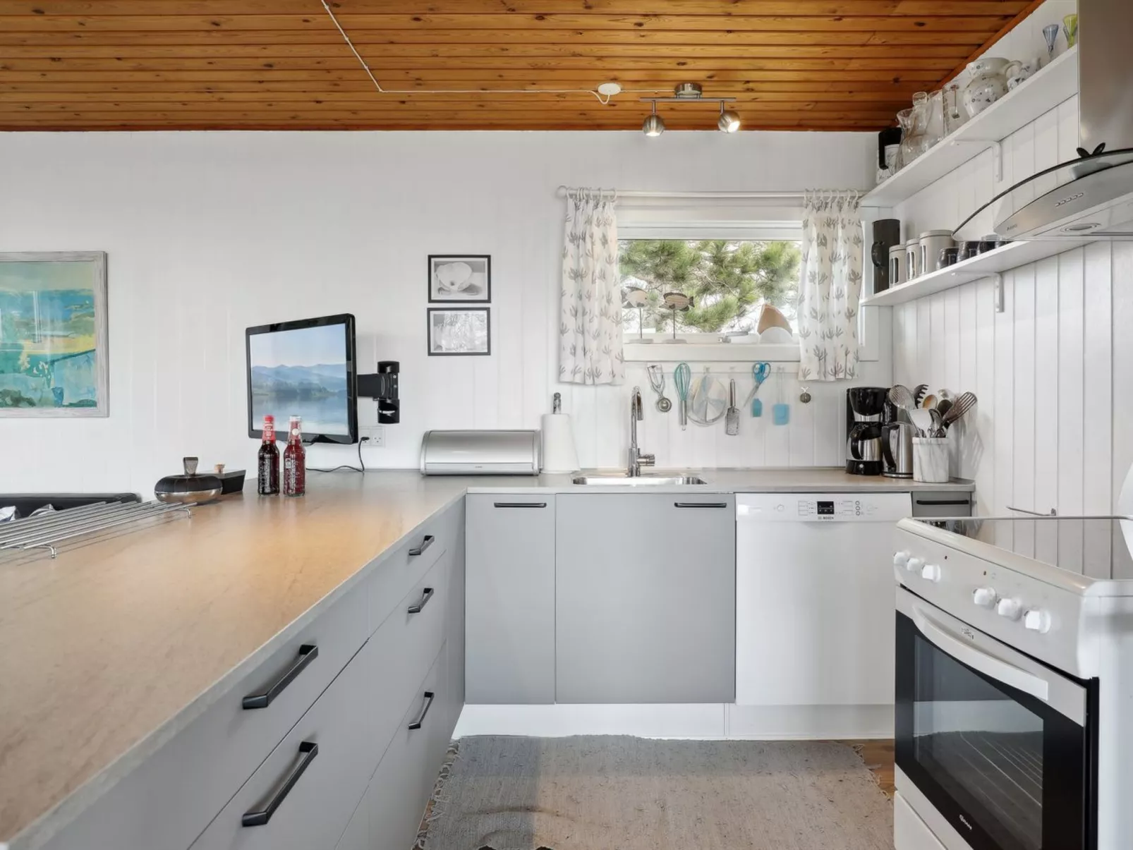 "Bondi" - 150m from the sea-Binnen