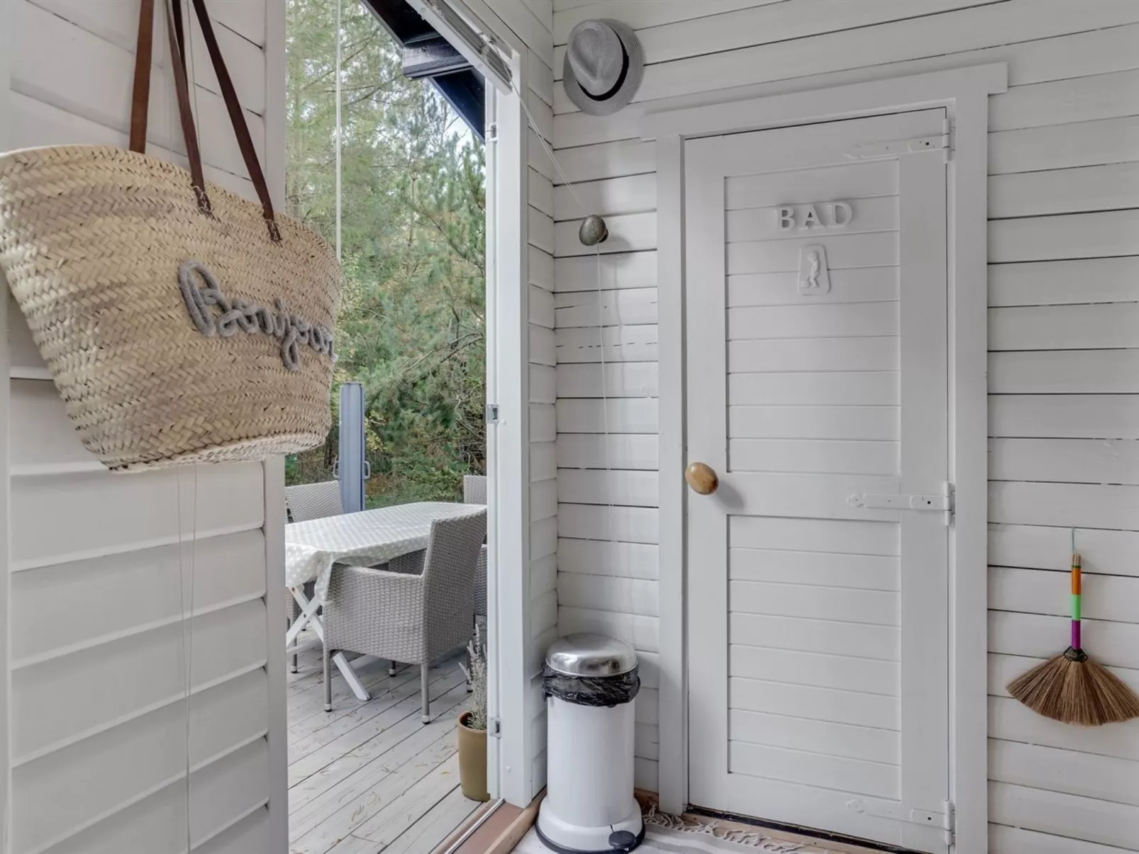 "Susannah" -  from the sea-Binnen