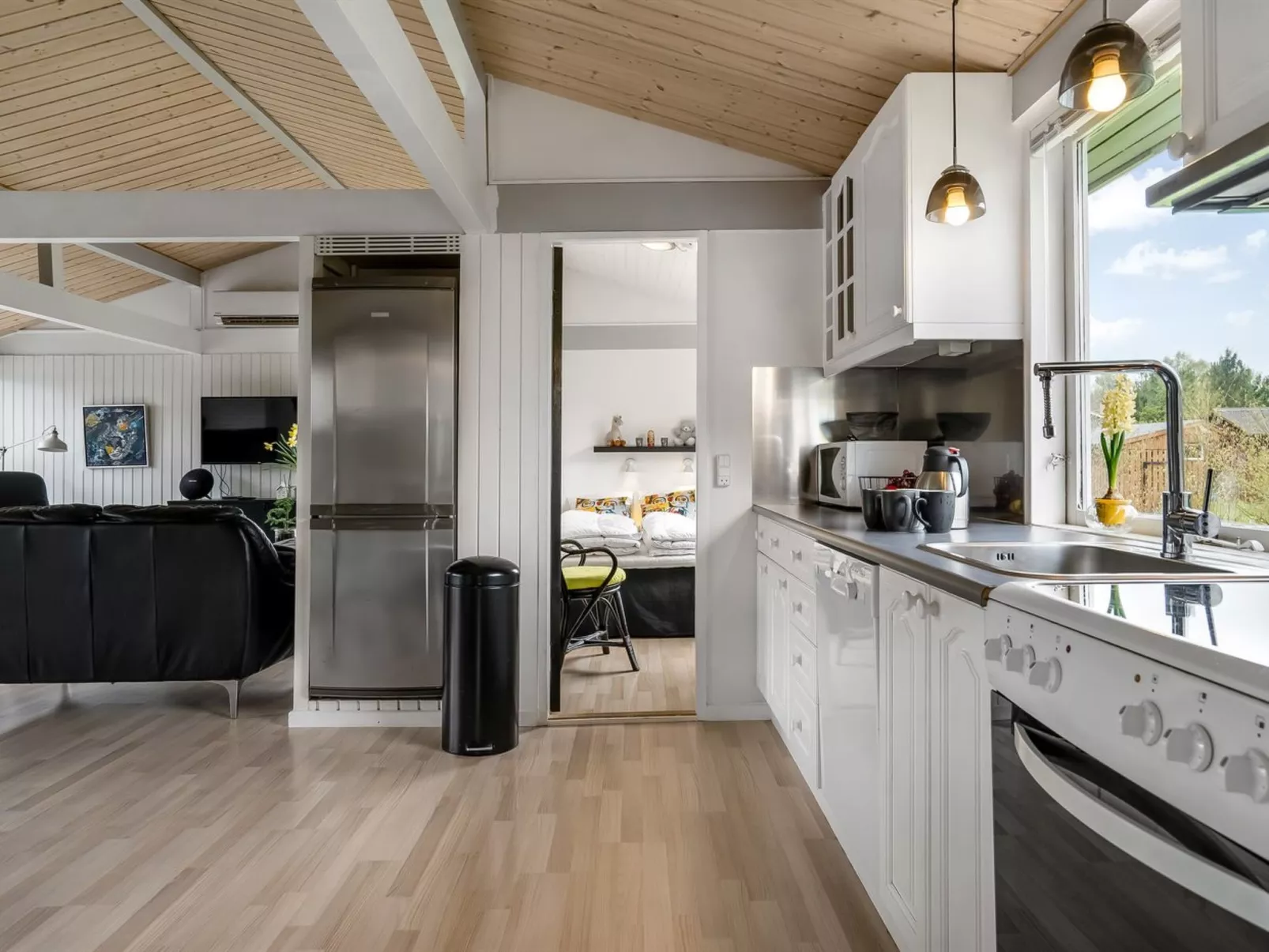 "Clarabelle" - 700m from the sea-Binnen