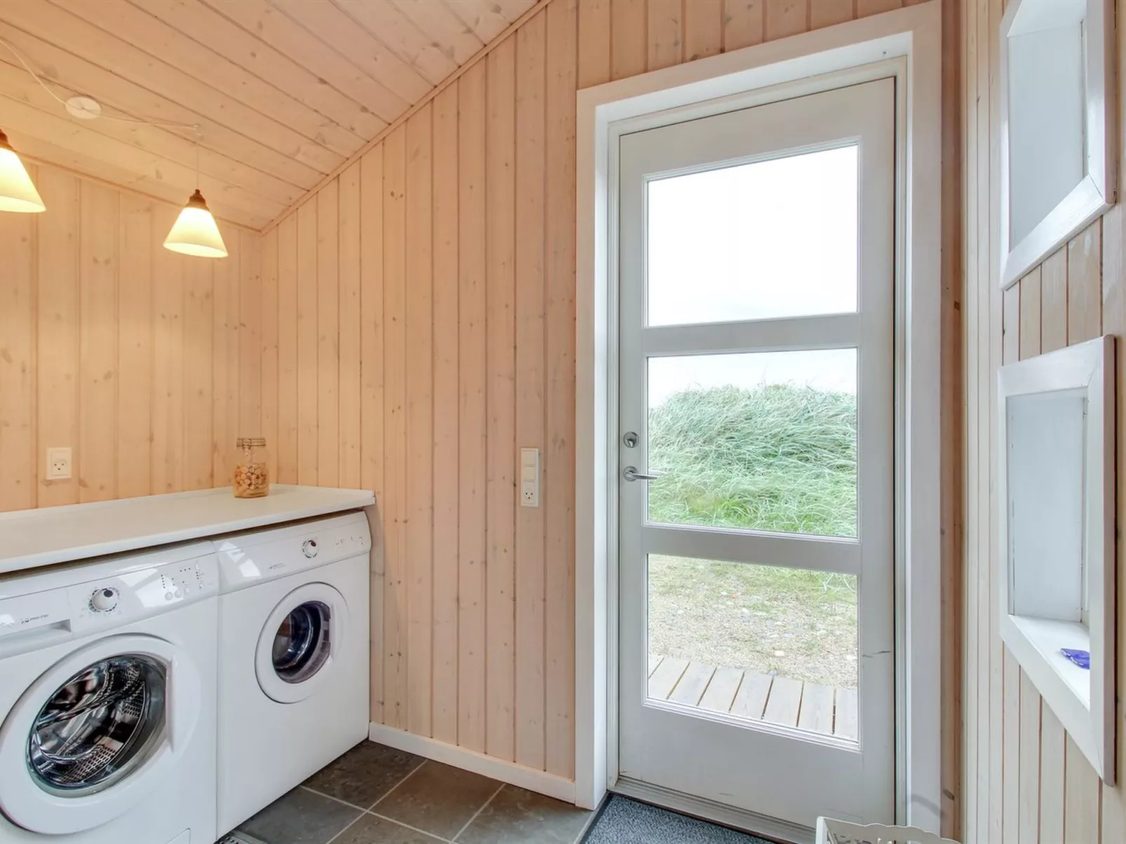 "Elmeri" -  from the sea-Binnen