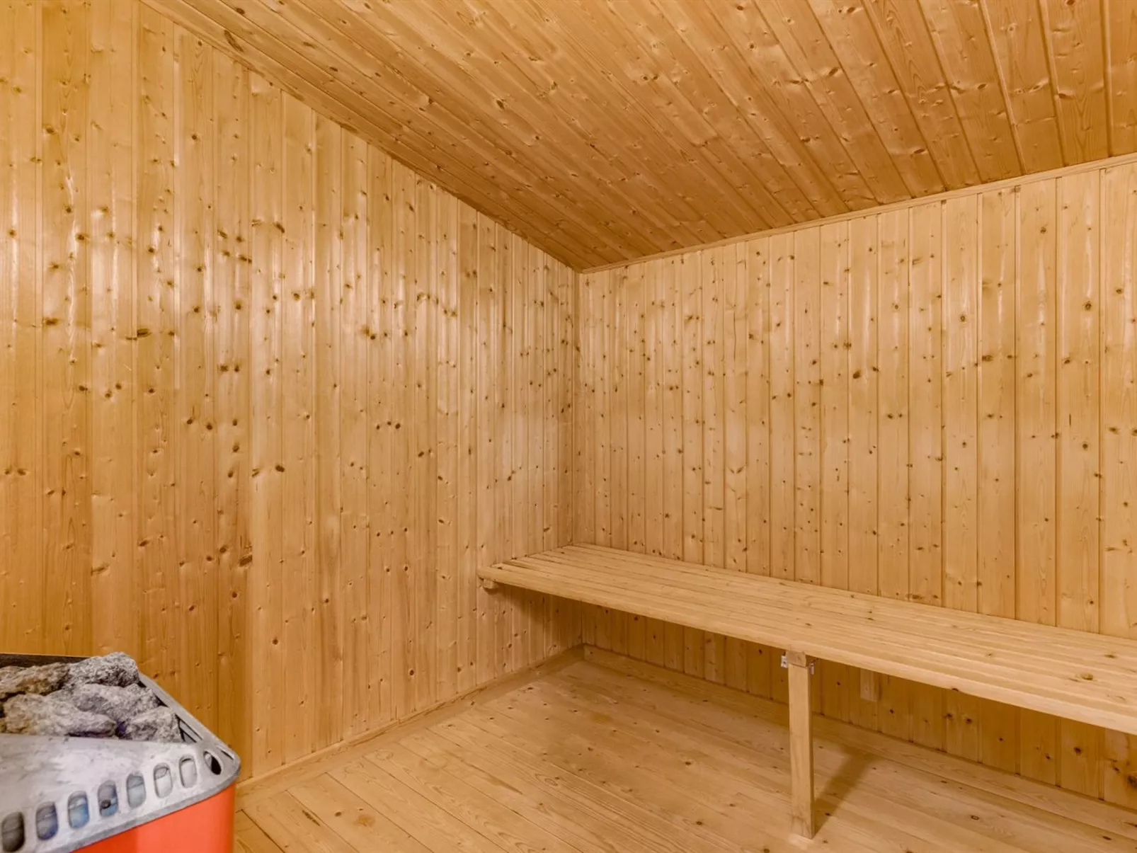 "Emeline" - 1.7km from the sea-Binnen