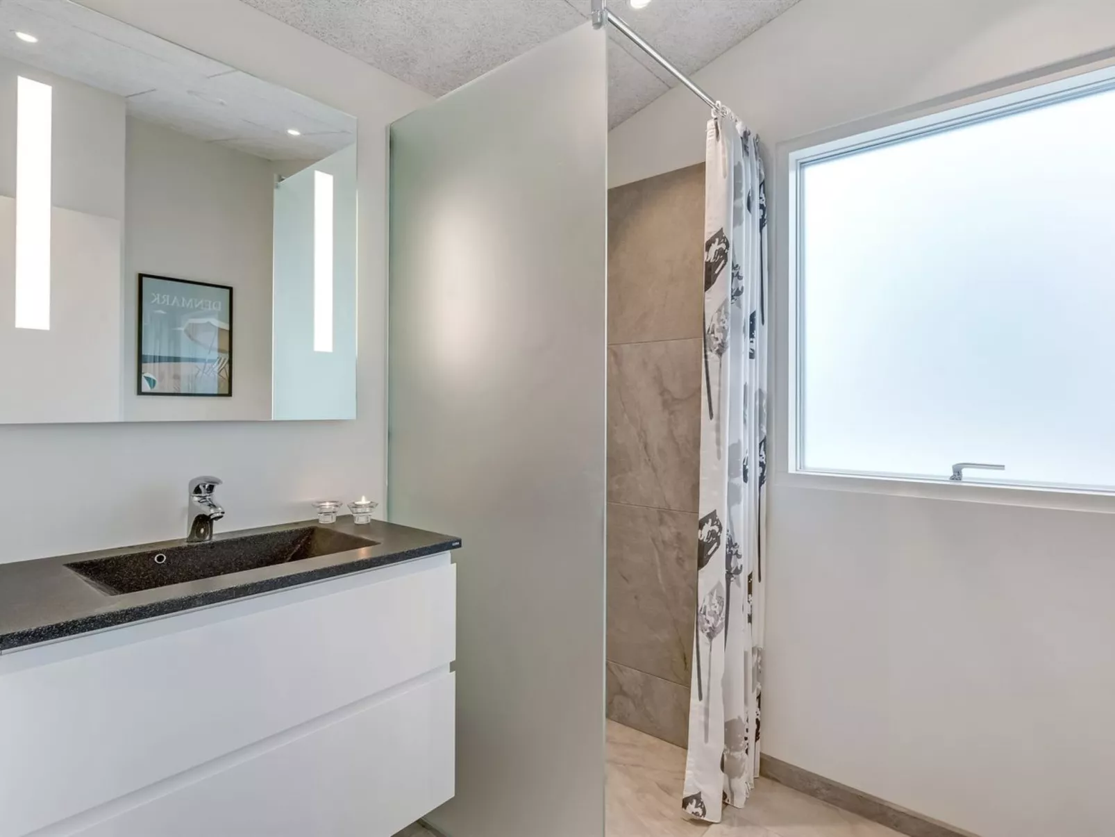 "Birger" - 300m from the sea-Binnen