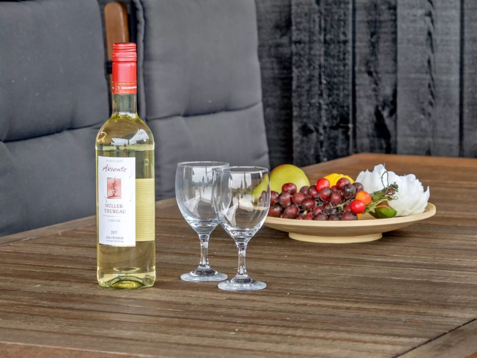 "Juliana" - 400m from the sea-Binnen