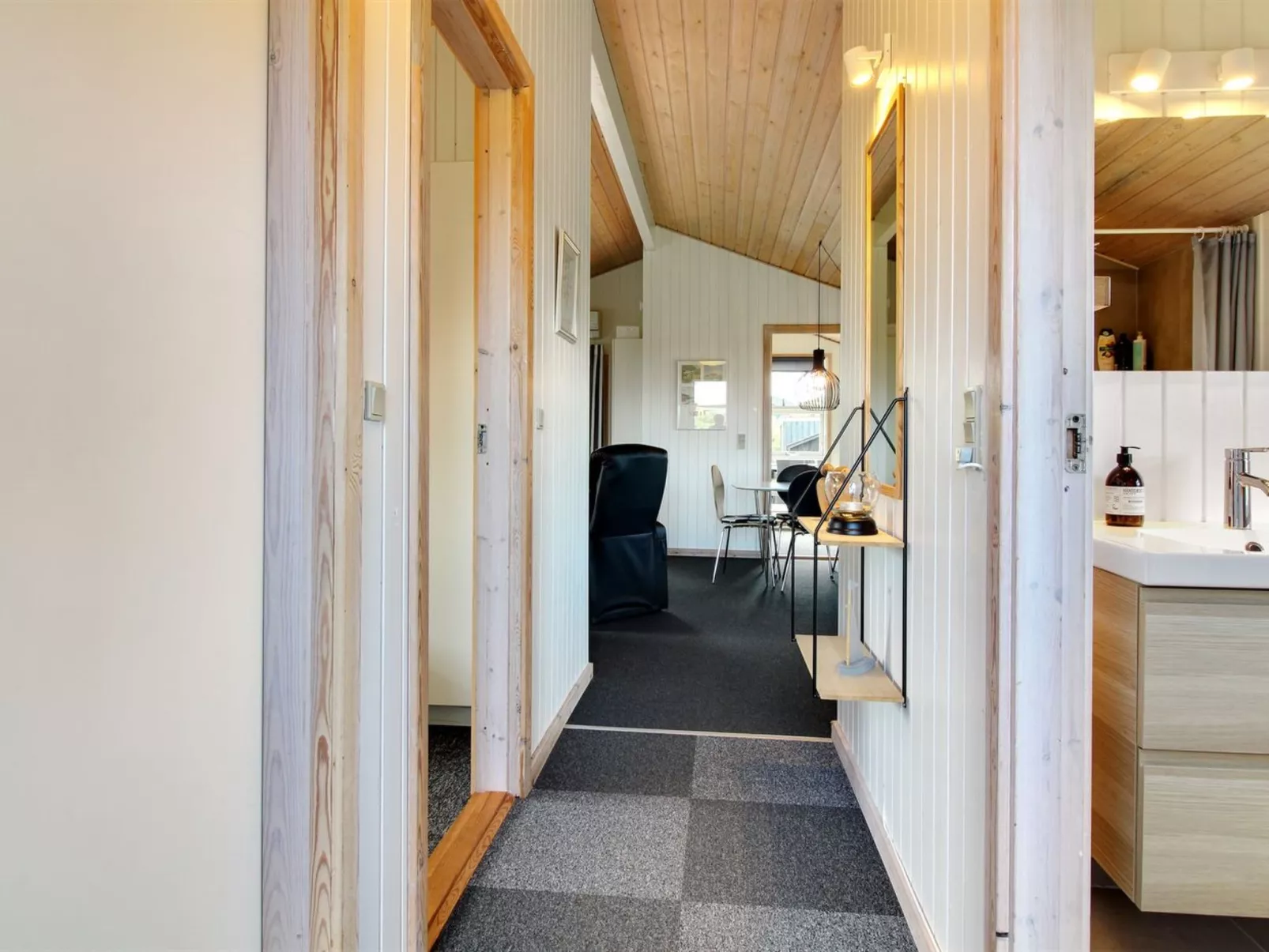 "Myriam" - 200m from the sea-Binnen