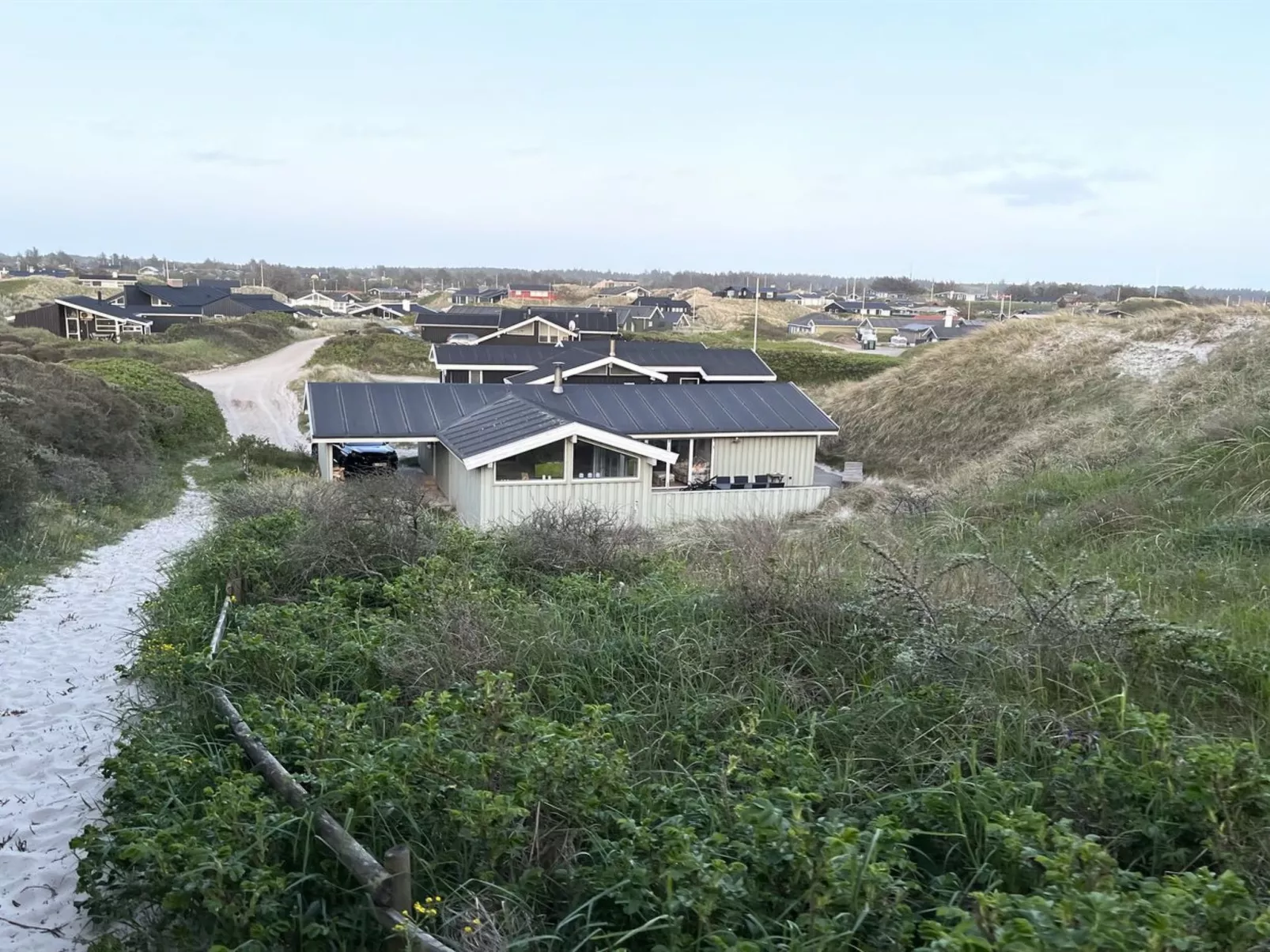 "Erwith" - 50m from the sea-Buiten